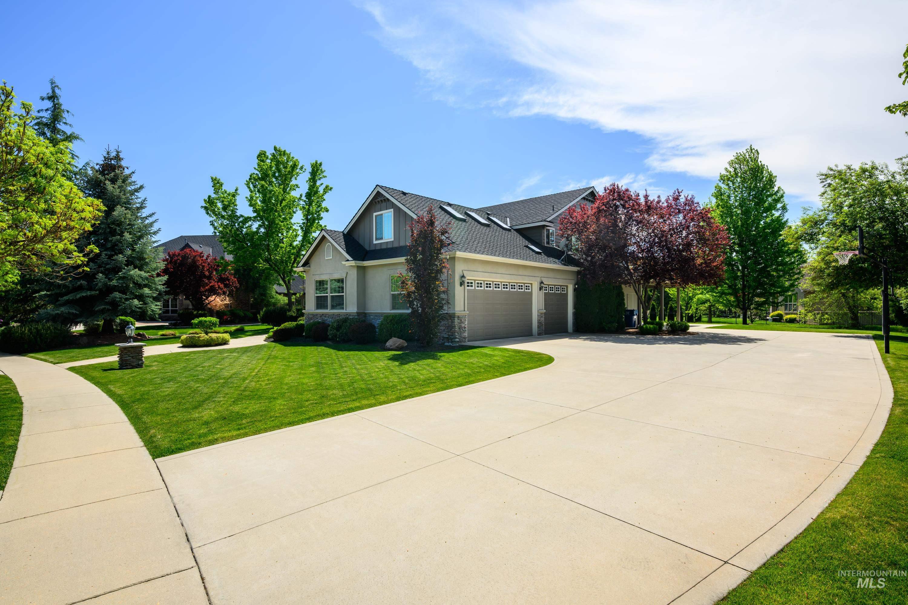 647 W Water Grove Drive