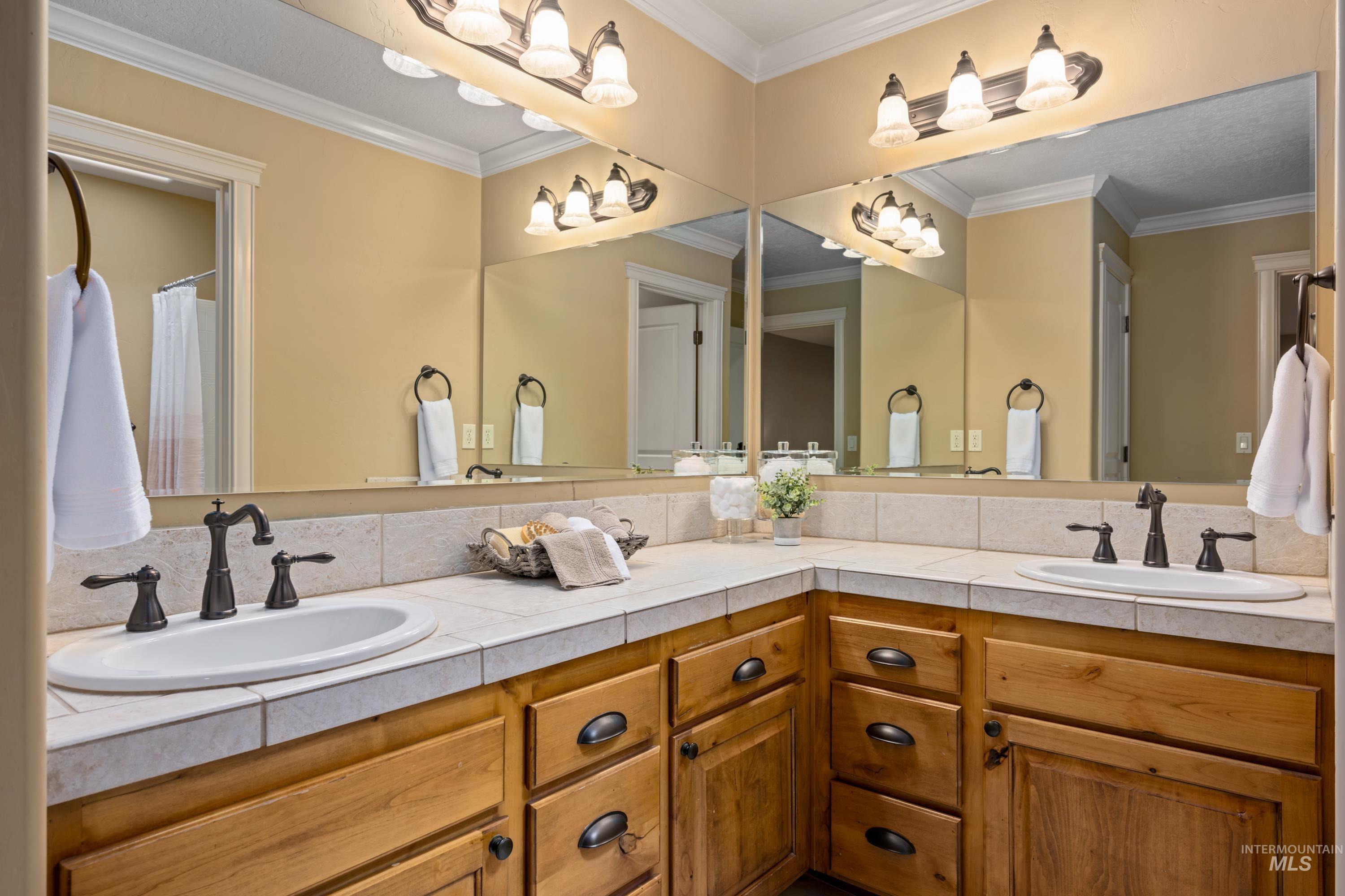 647 W Water Grove Drive