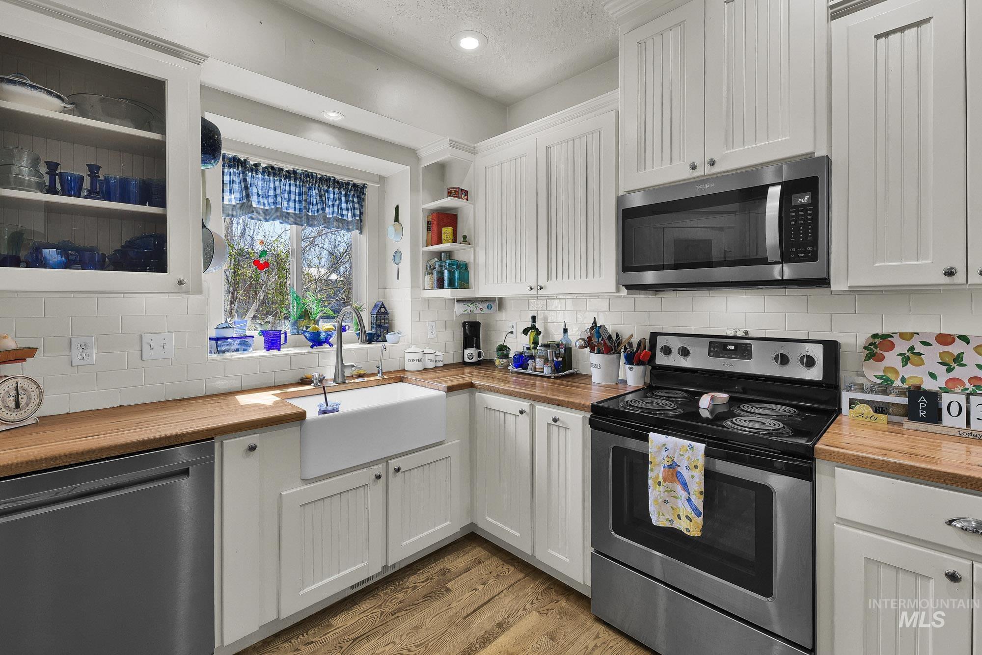 15955 Wintergreen