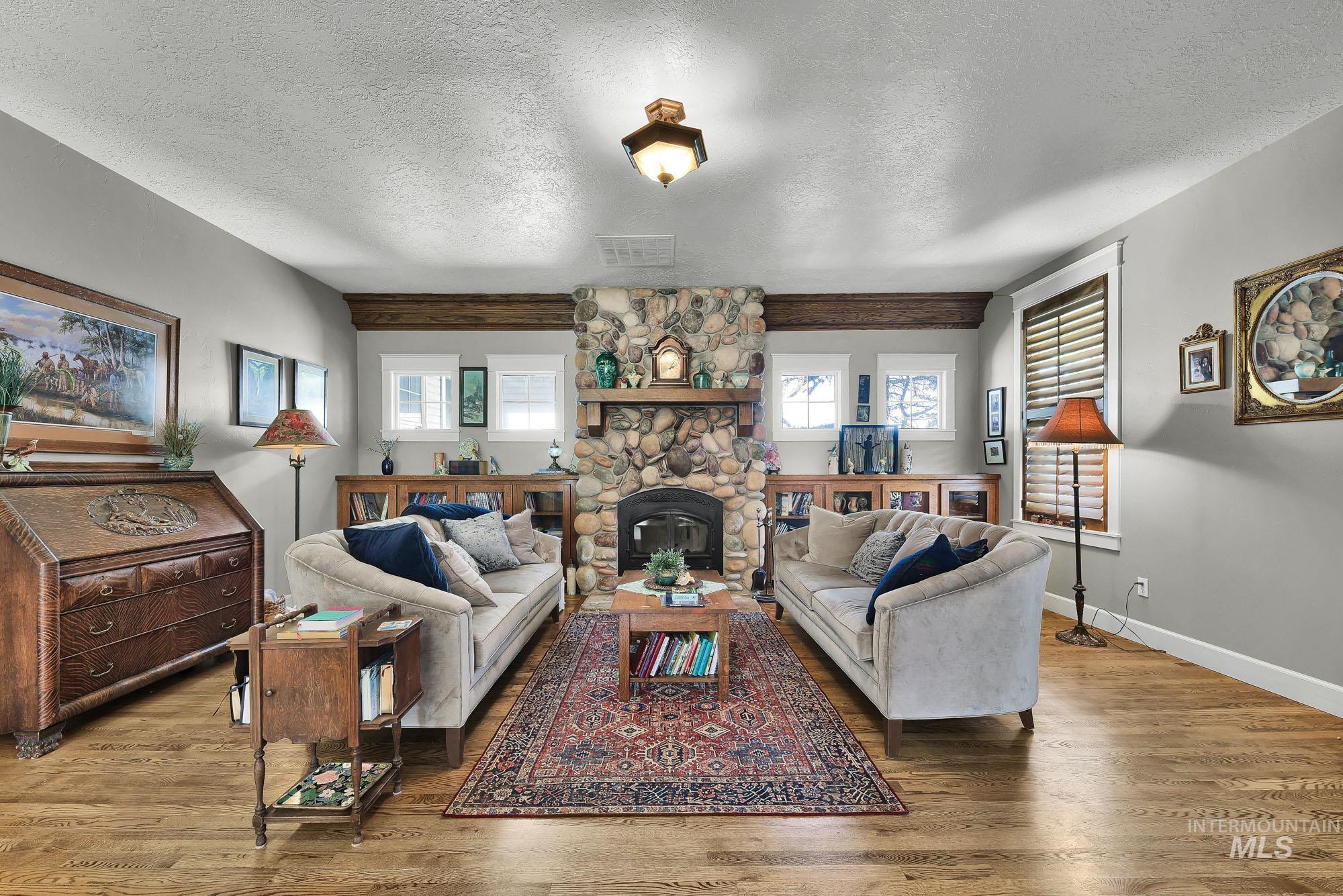 15955 Wintergreen