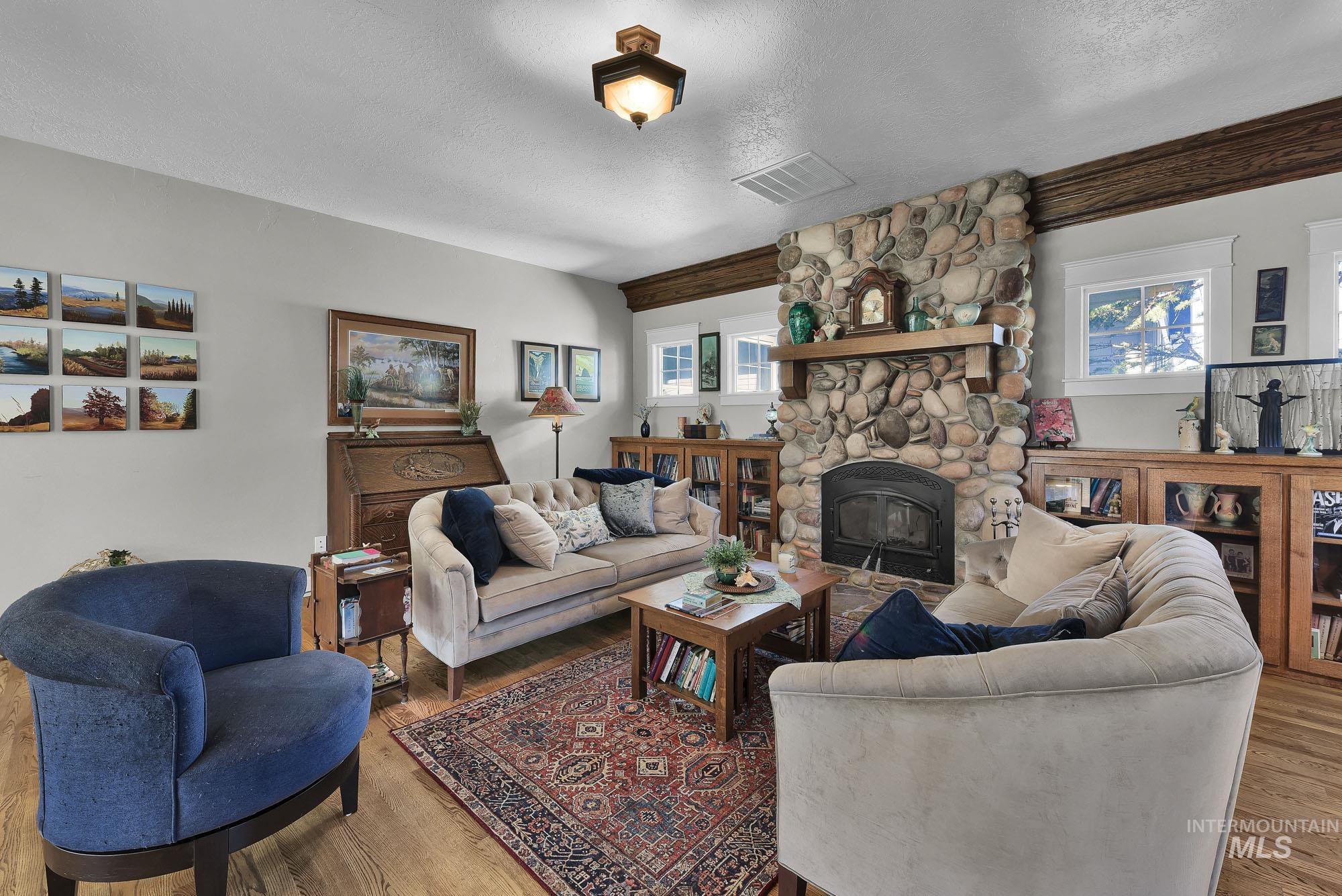 15955 Wintergreen
