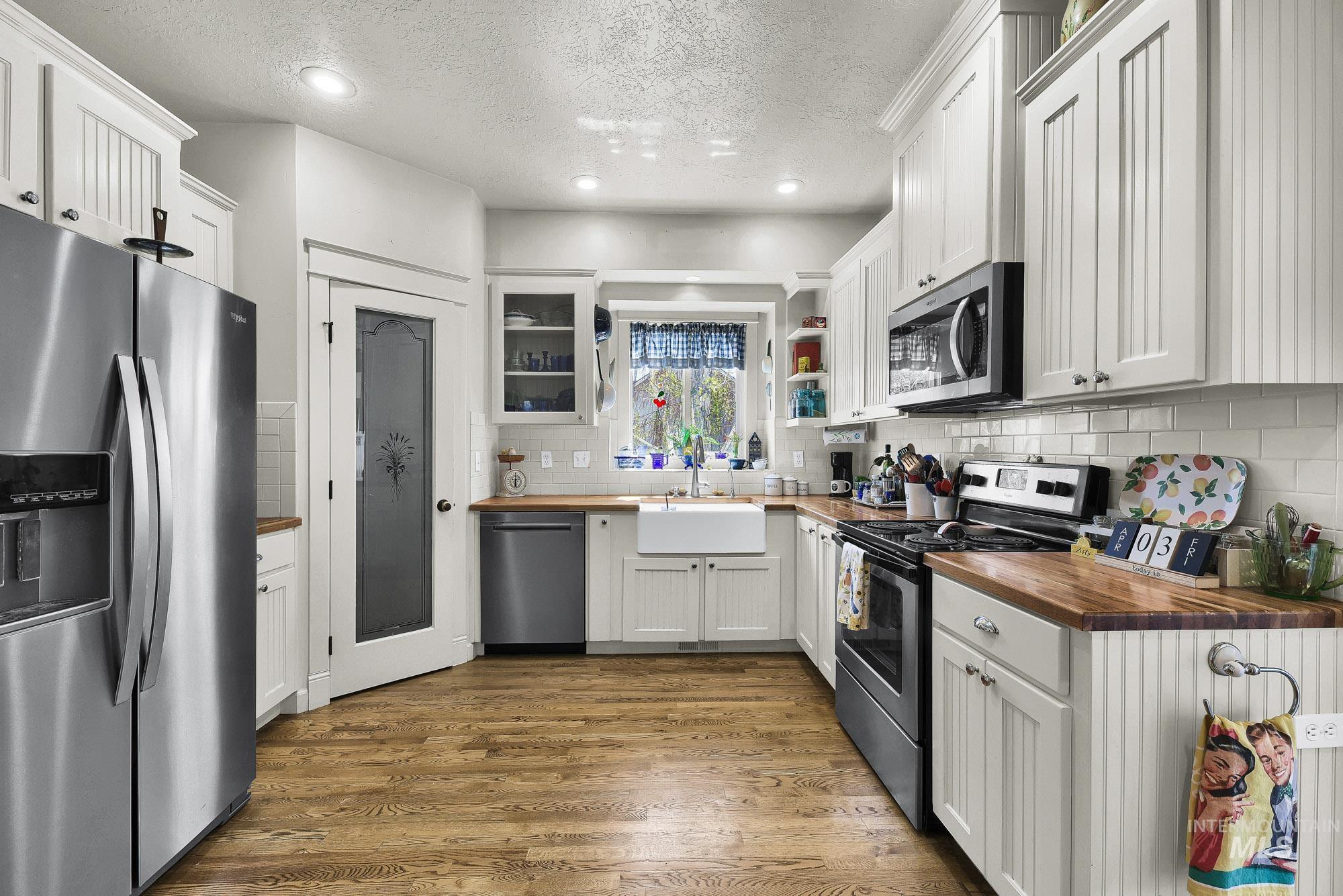 15955 Wintergreen