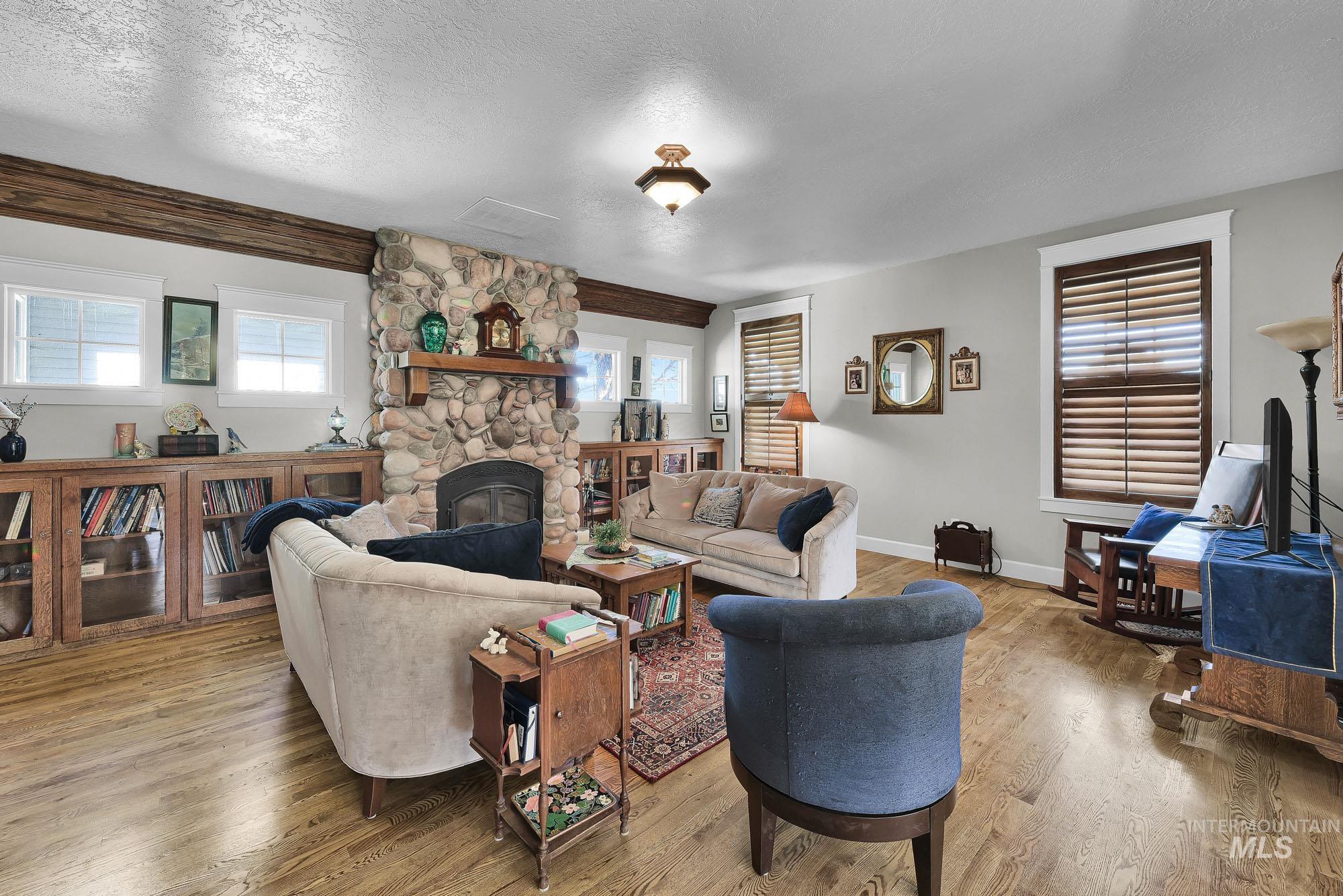 15955 Wintergreen