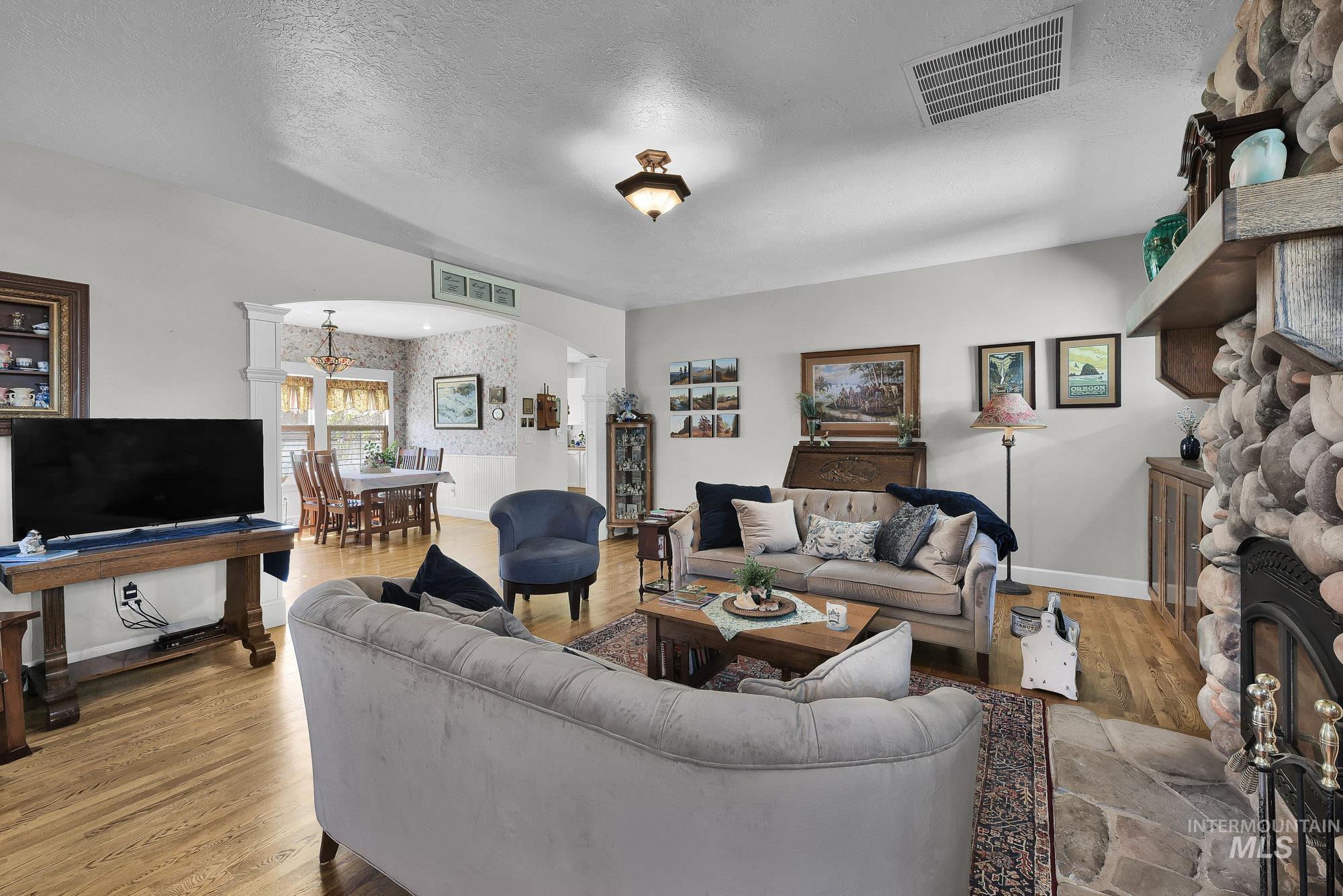 15955 Wintergreen
