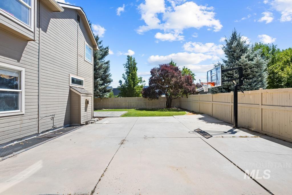 5732 N Plumcreek