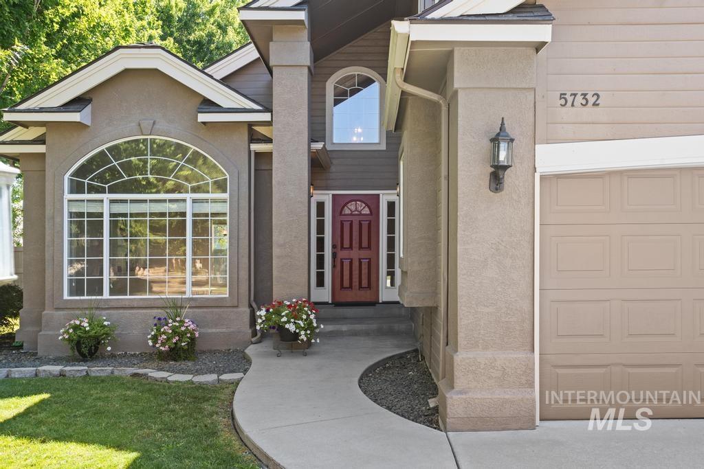 5732 N Plumcreek
