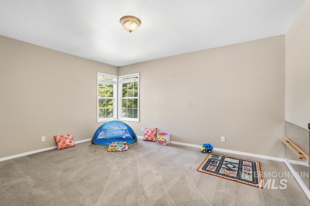 5732 N Plumcreek