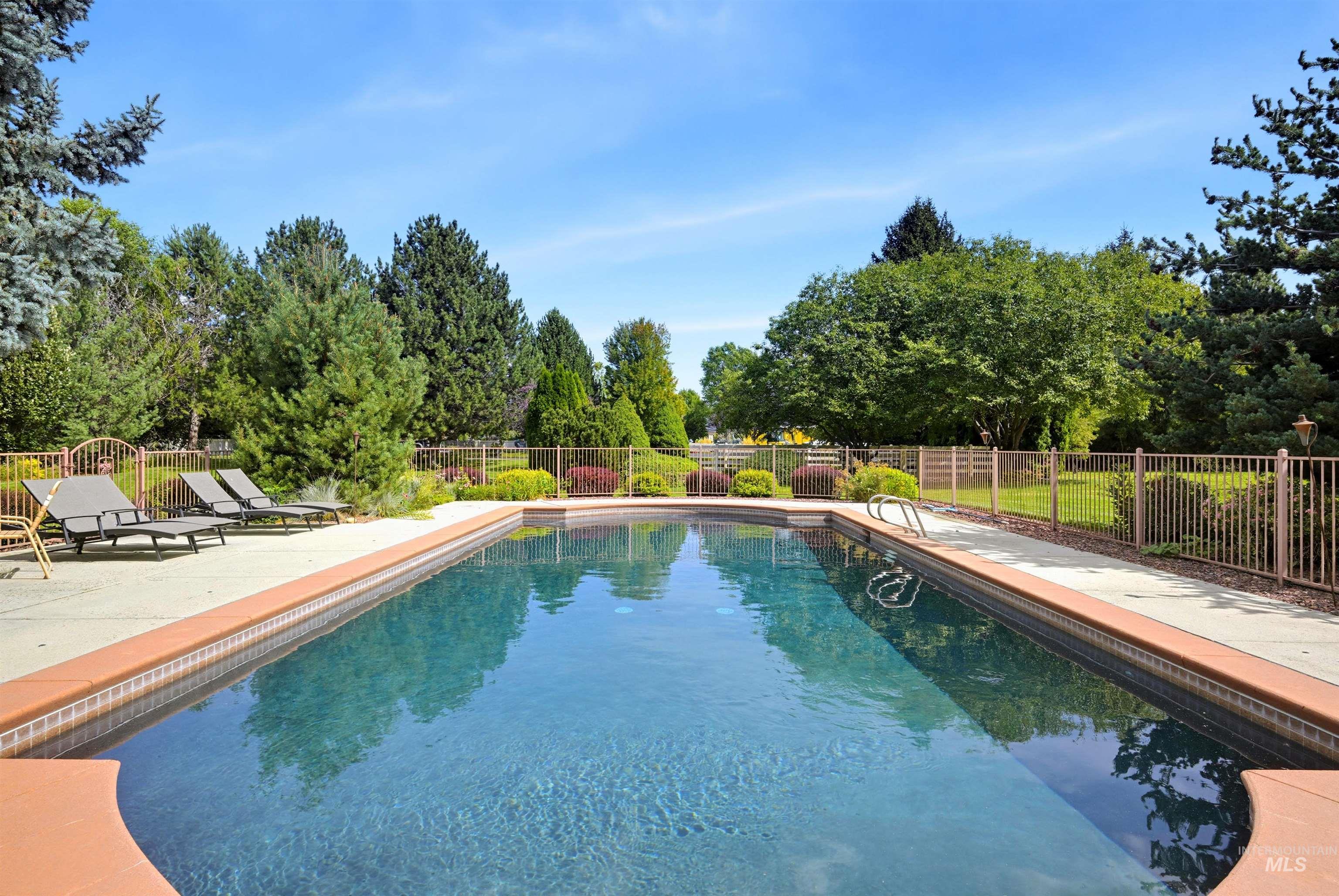 2554 W Sugar Crest Drive