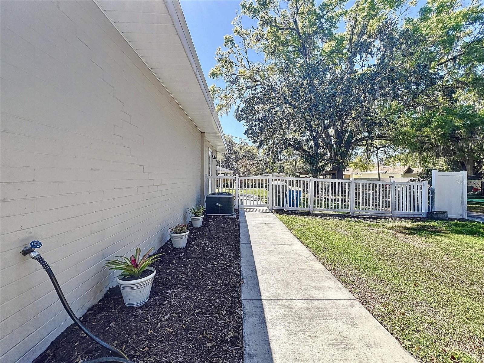 1025 E GEORGIA ST
