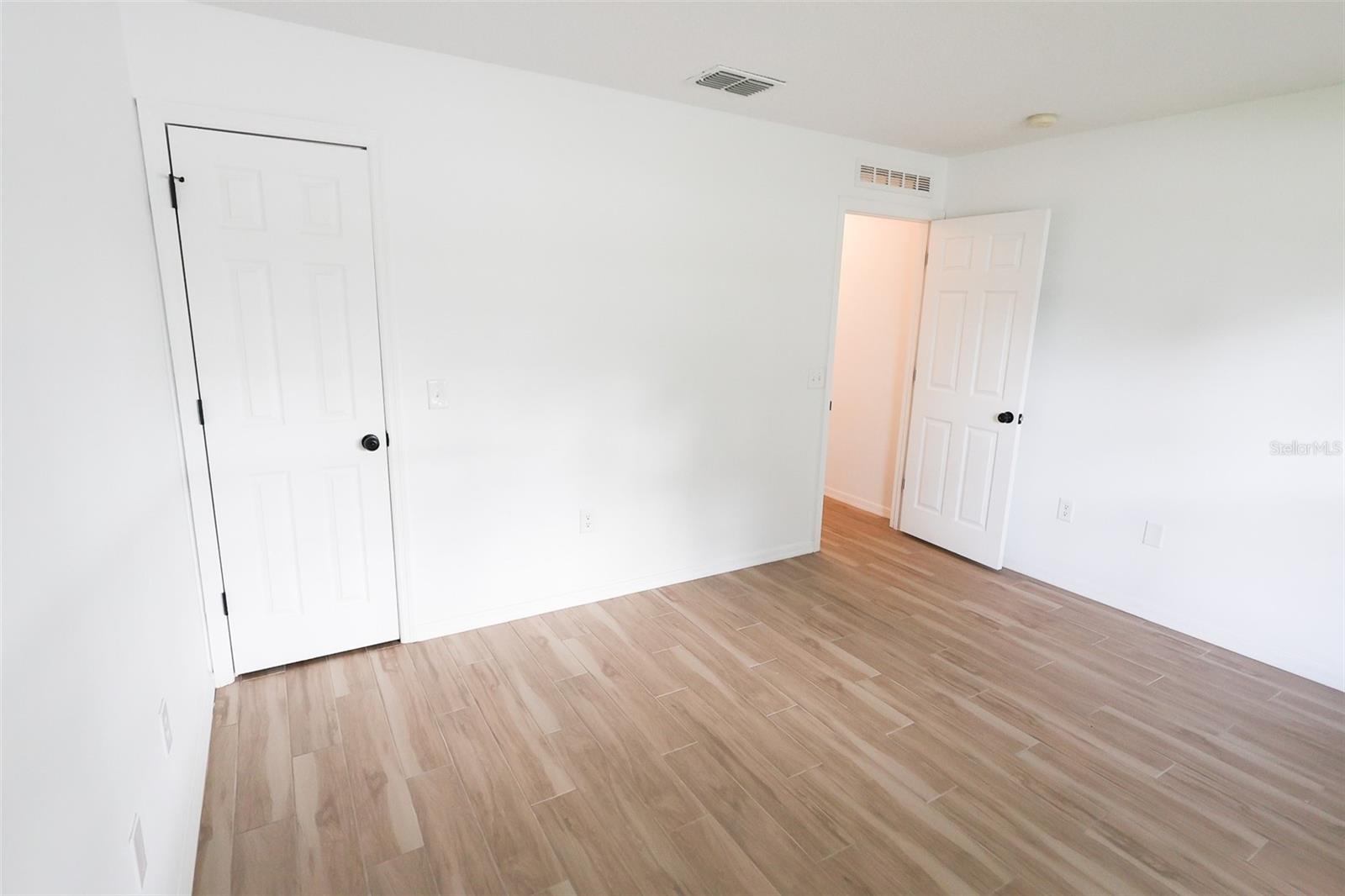 562 STONEWALL AVE