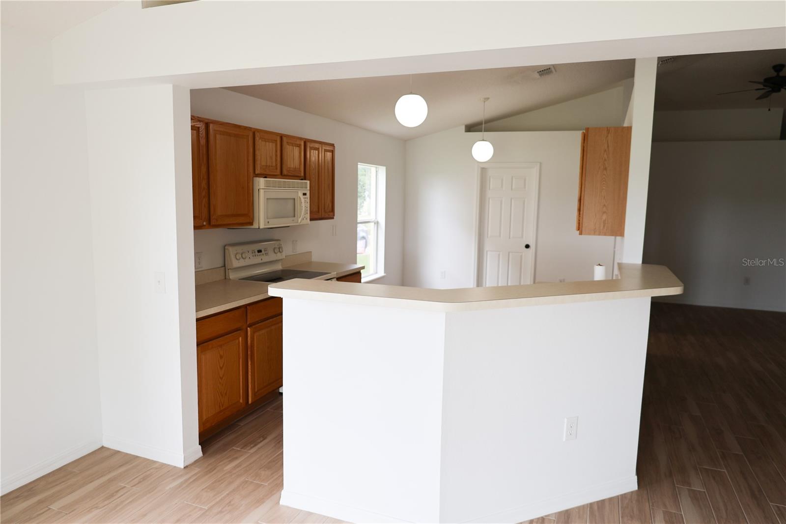 562 STONEWALL AVE
