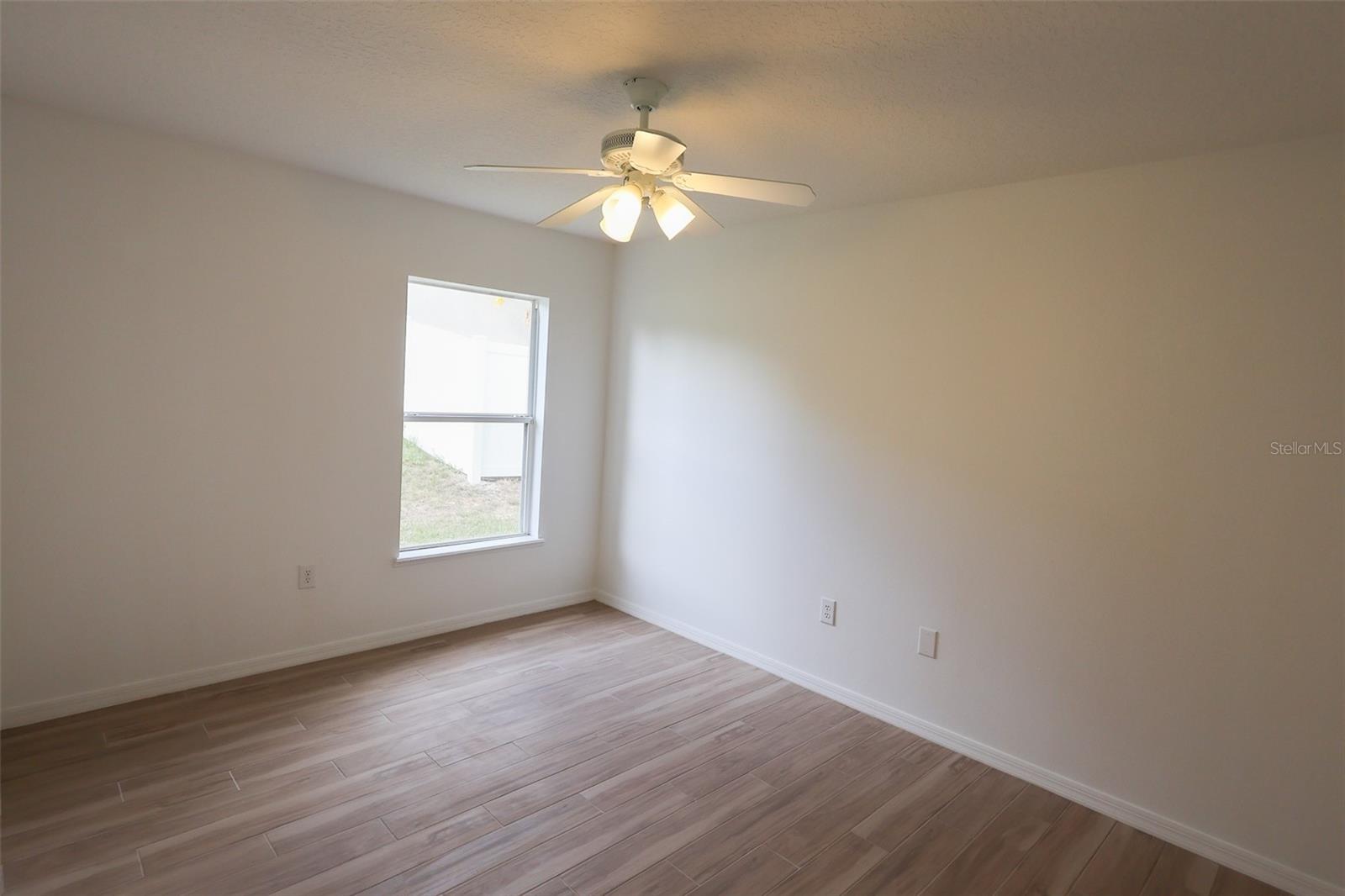 562 STONEWALL AVE