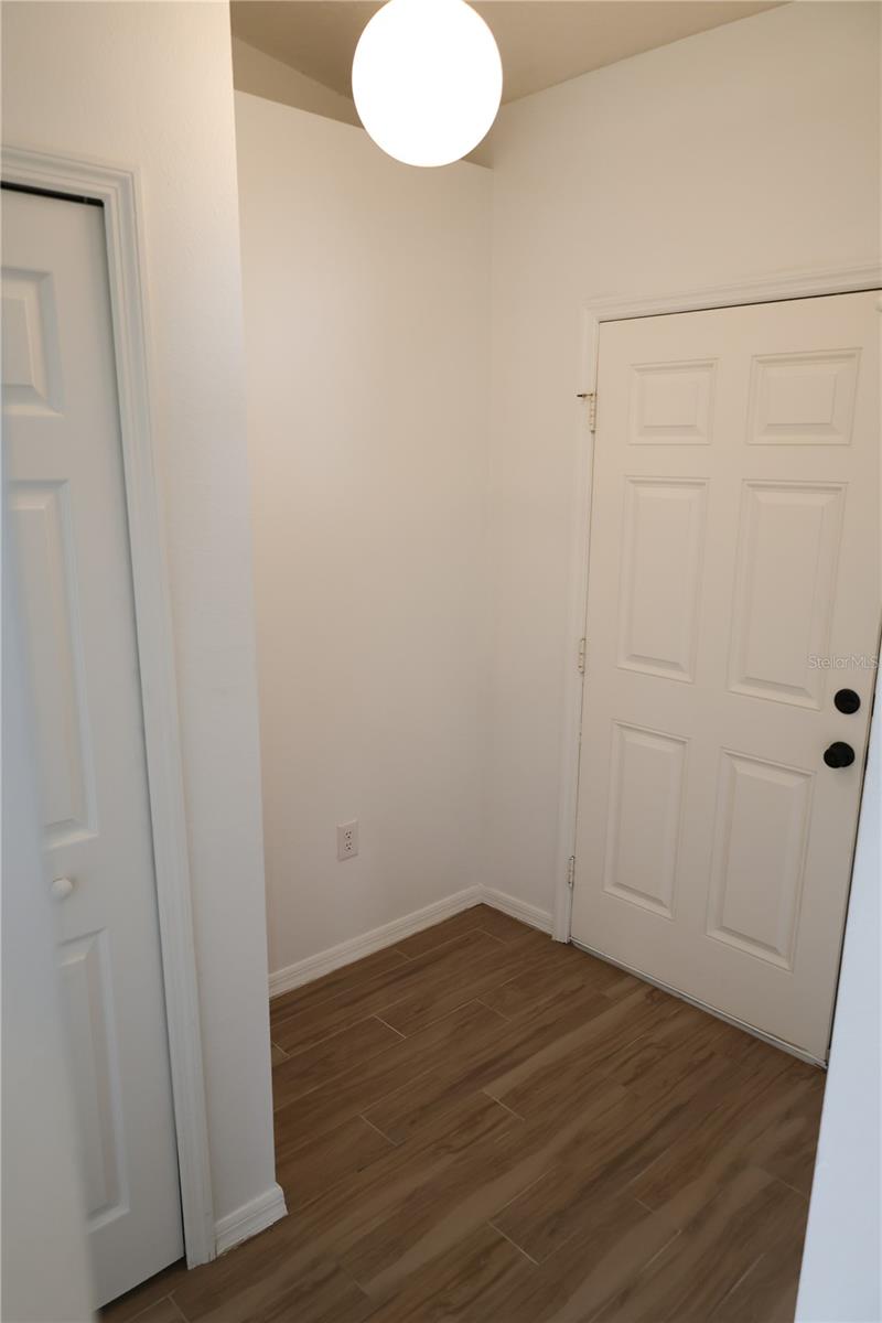 562 STONEWALL AVE