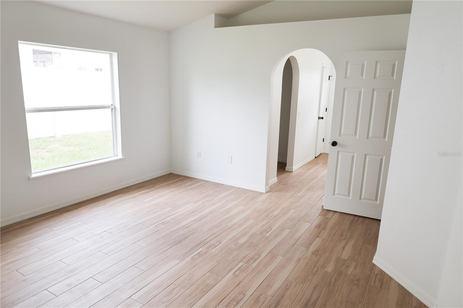 562 STONEWALL AVE