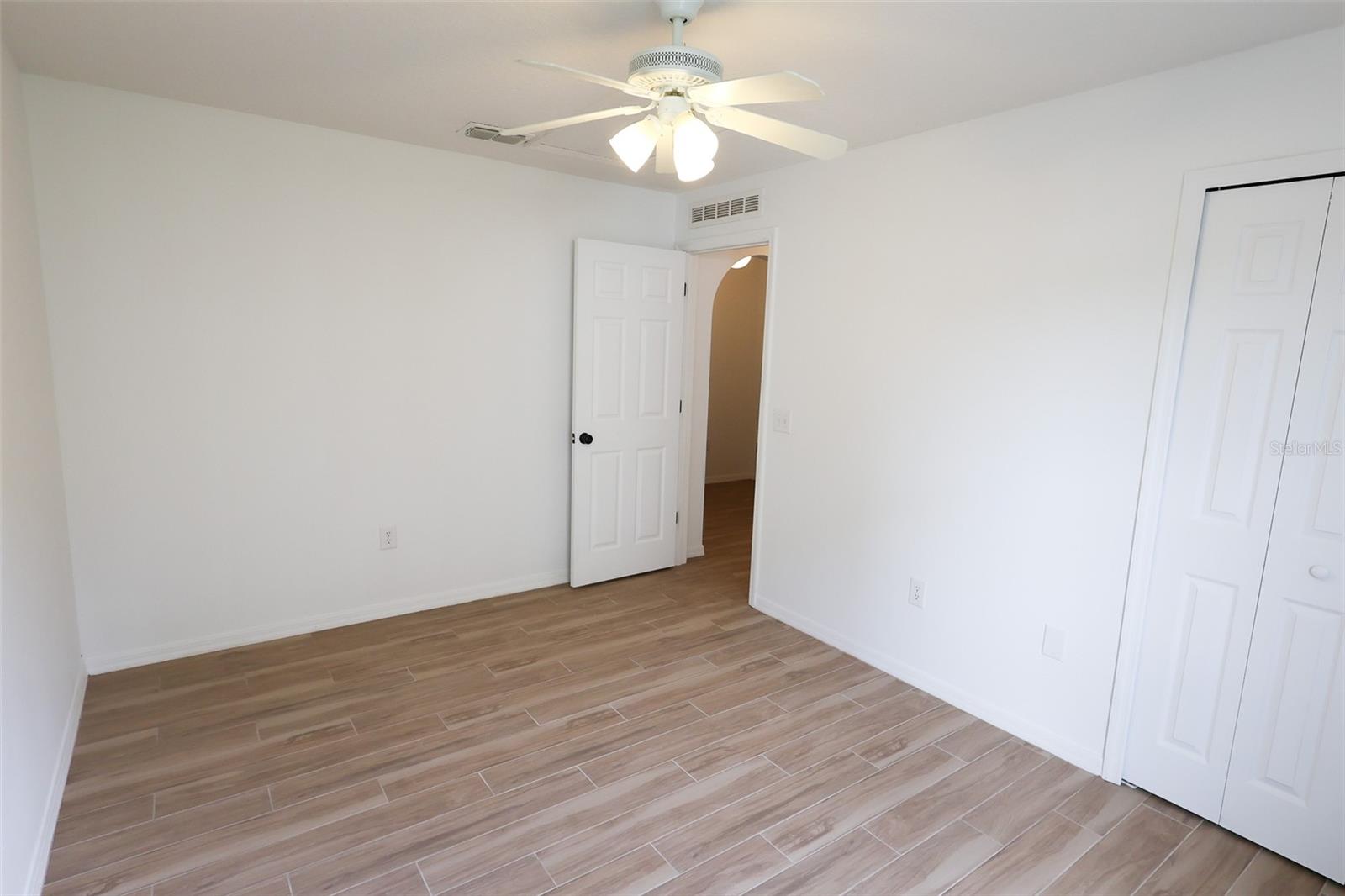 562 STONEWALL AVE