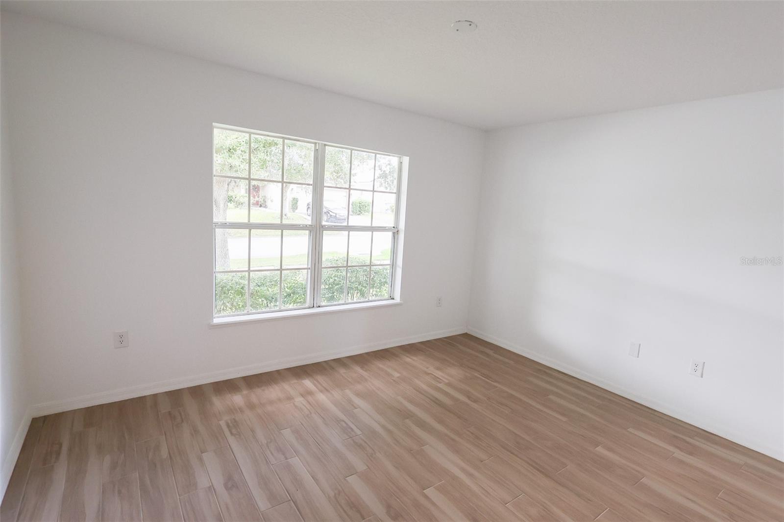 562 STONEWALL AVE