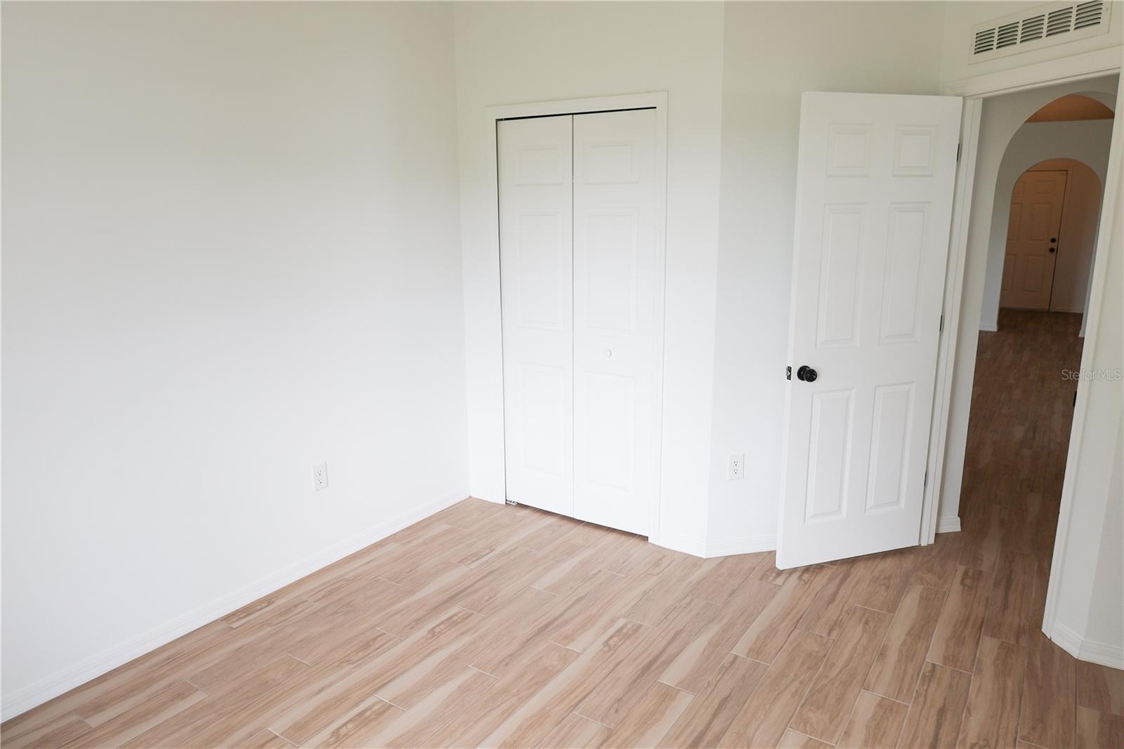 562 STONEWALL AVE