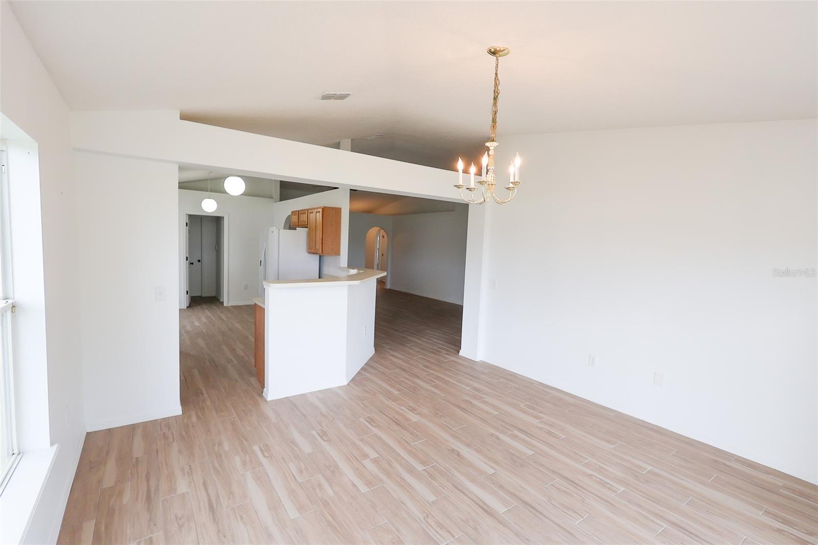 562 STONEWALL AVE