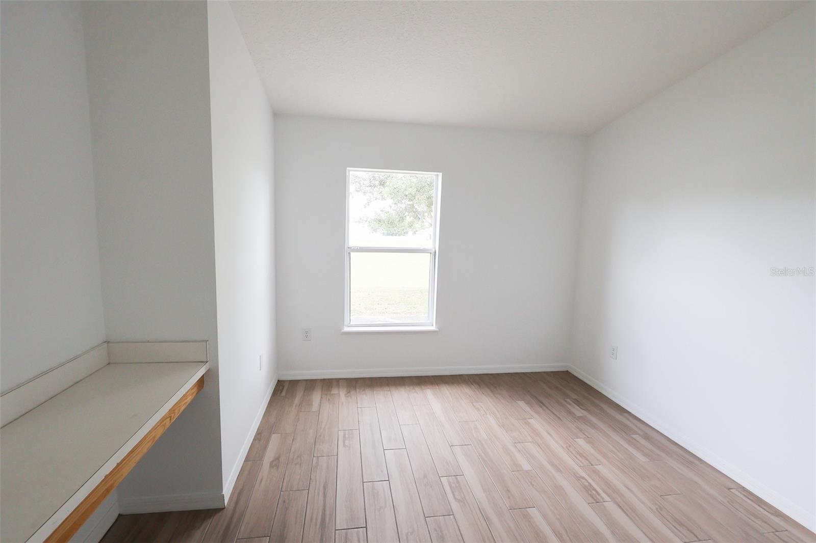 562 STONEWALL AVE