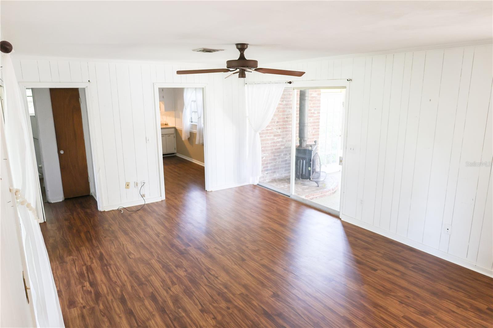 733 OLEANDER DR SE