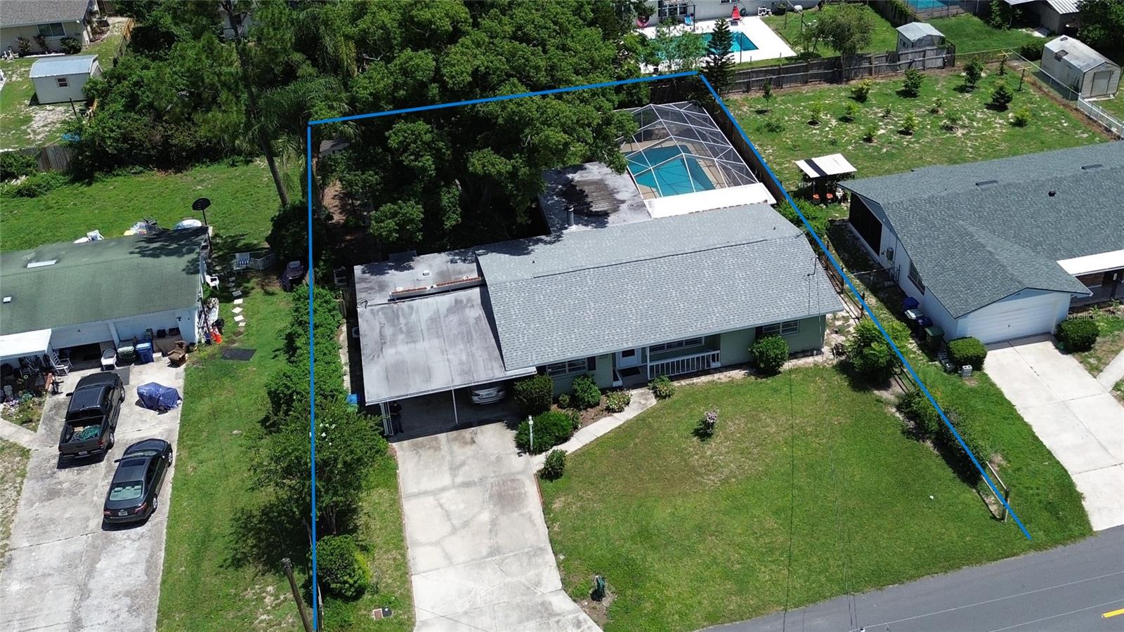 733 OLEANDER DR SE