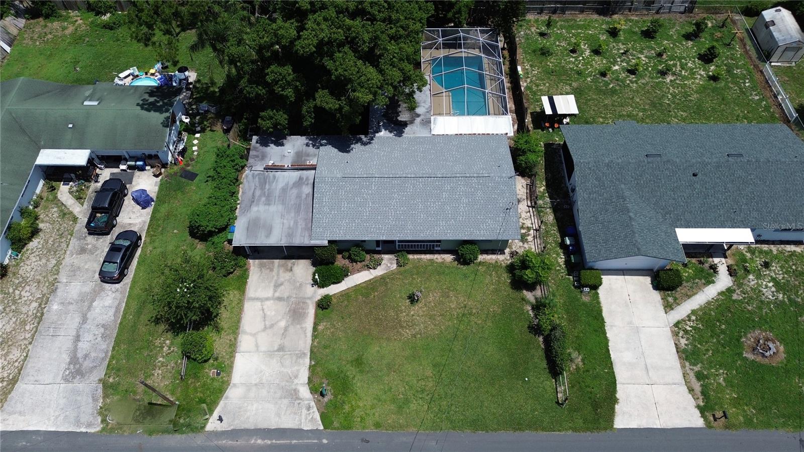 733 OLEANDER DR SE