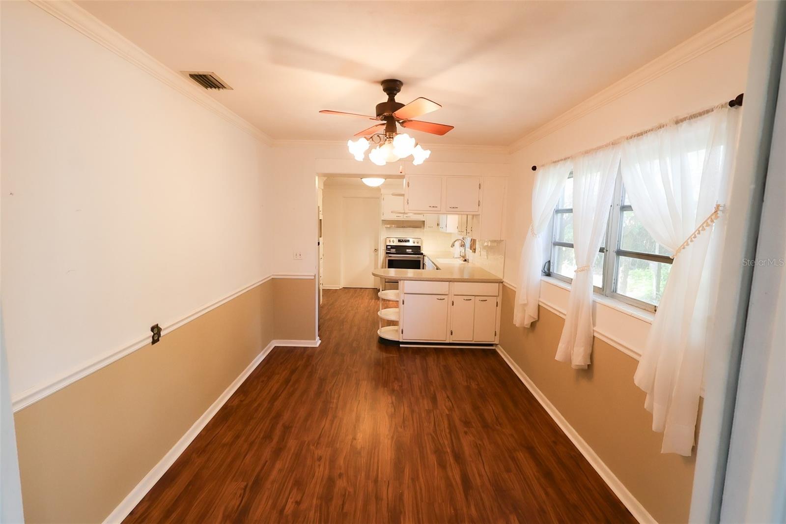 733 OLEANDER DR SE