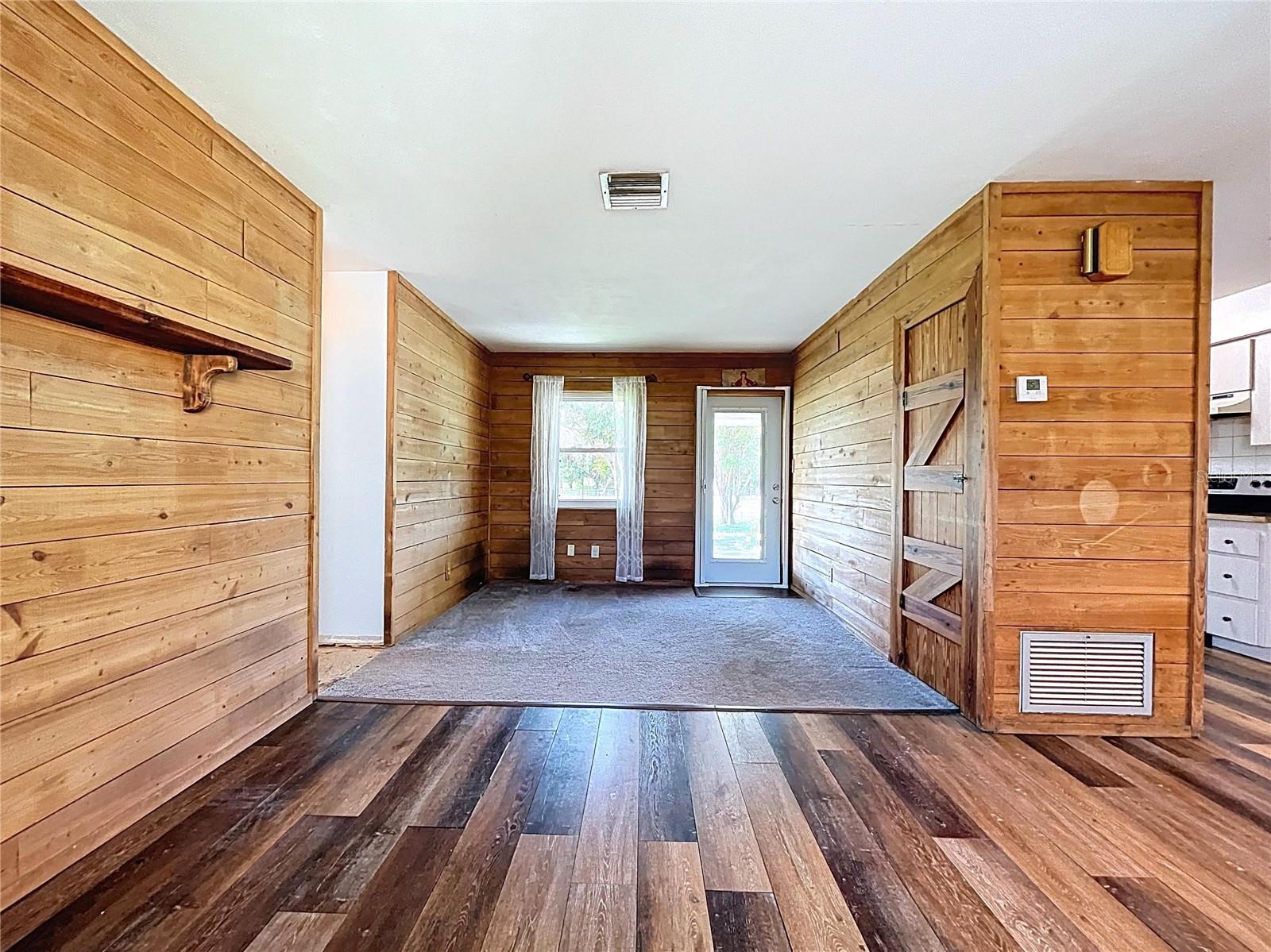 1711 ESTES RD