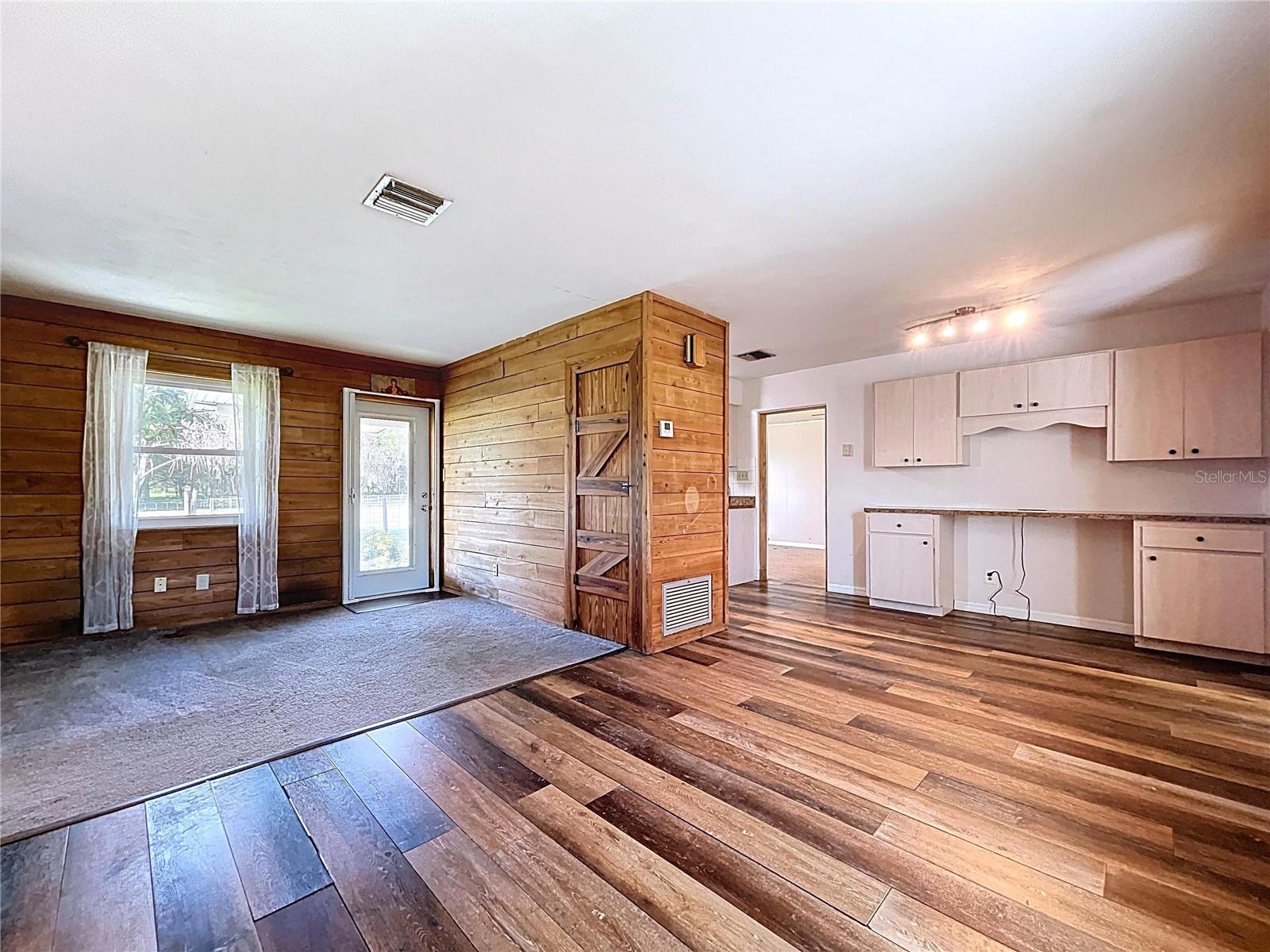 1711 ESTES RD