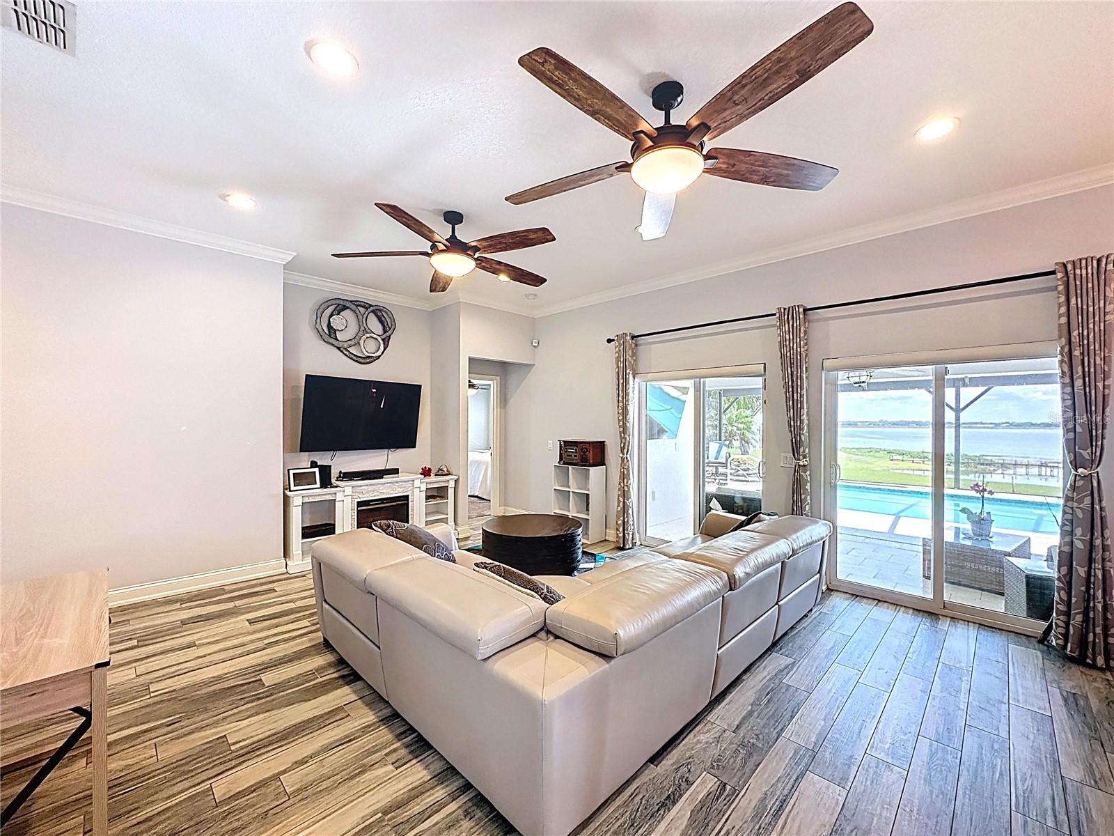 214 SPRING AZURE DR