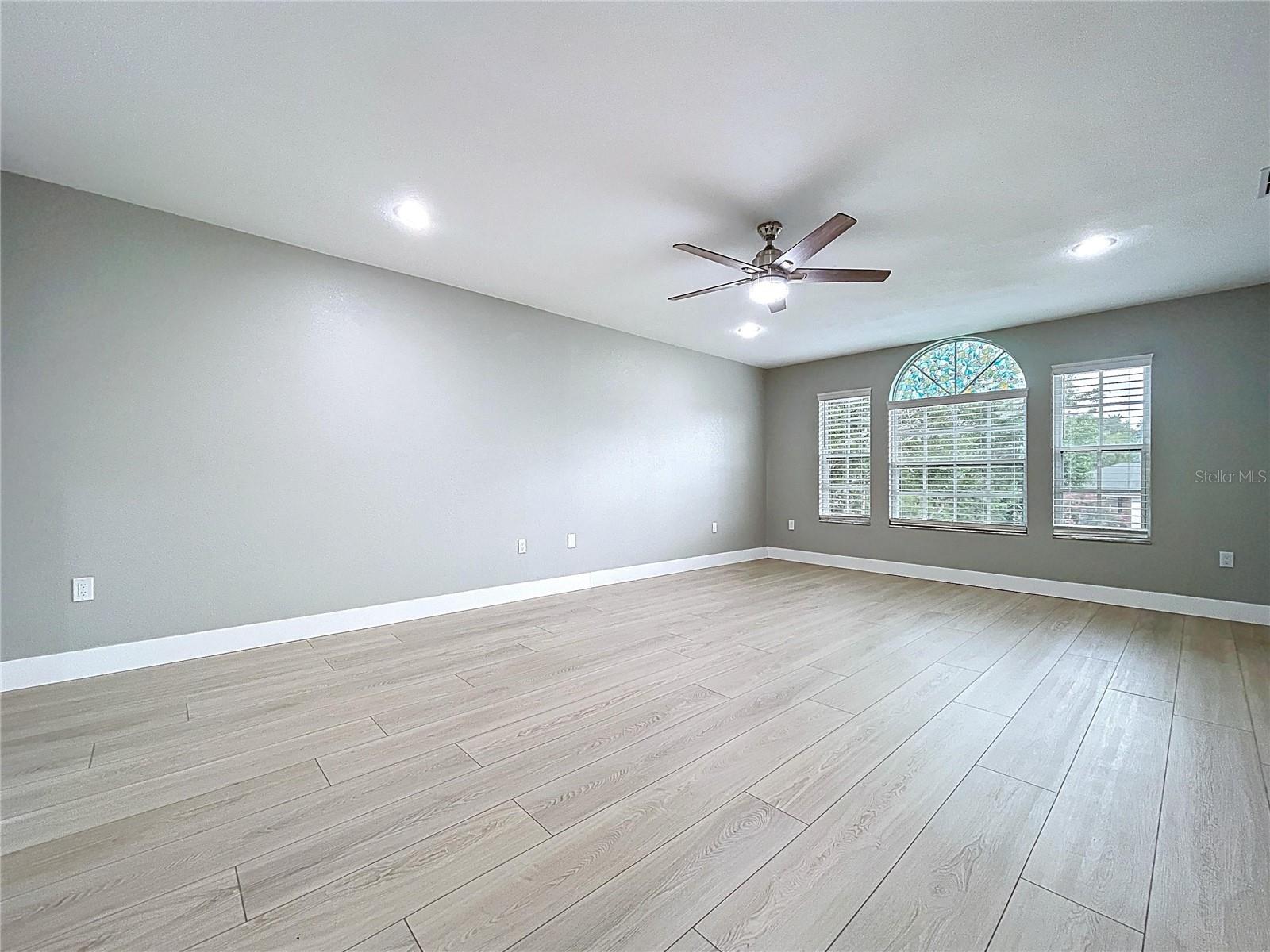 1904 VISTA VIEW DR