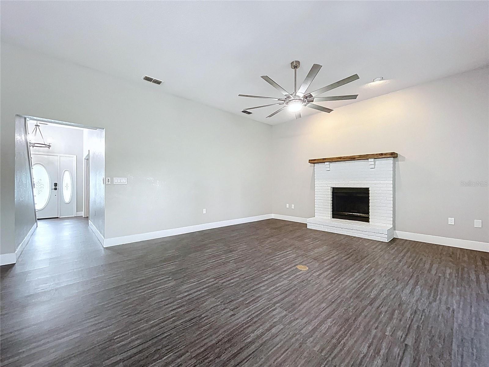 1904 VISTA VIEW DR