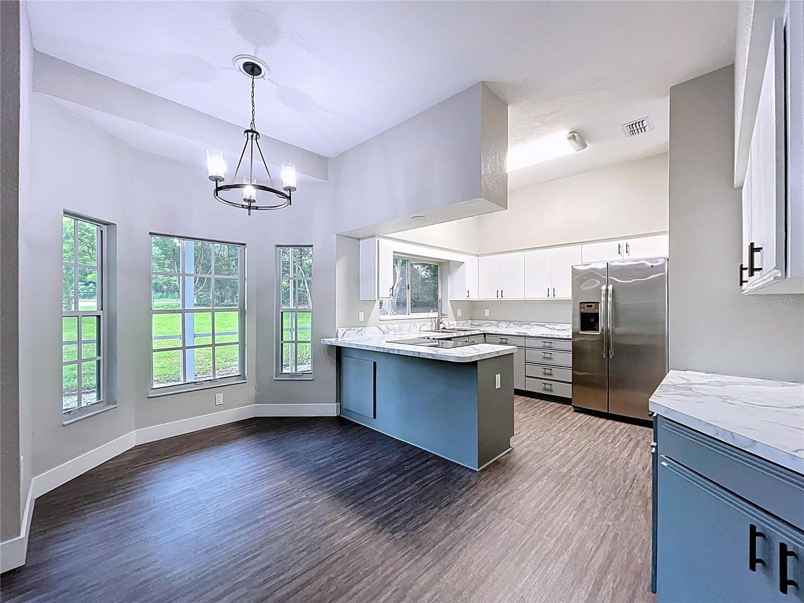 1904 VISTA VIEW DR