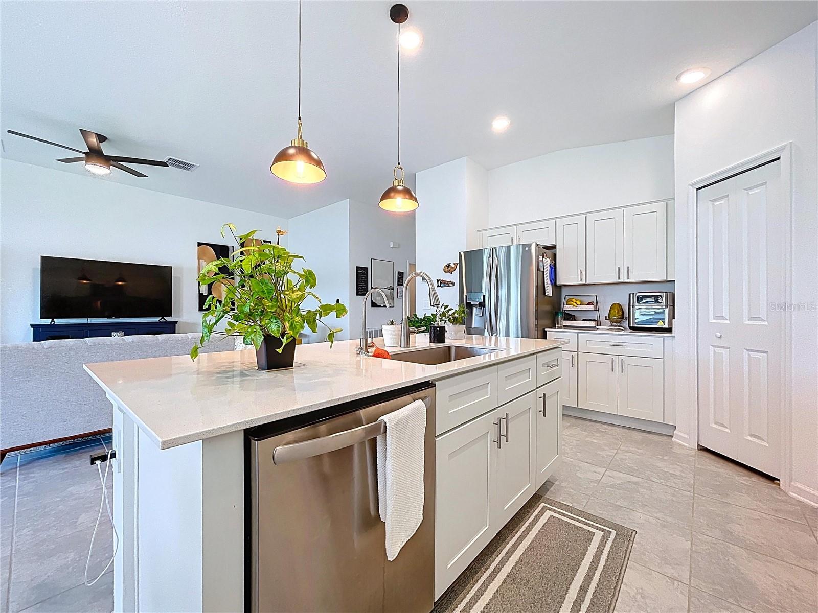 1285 DEEPWATER CIR