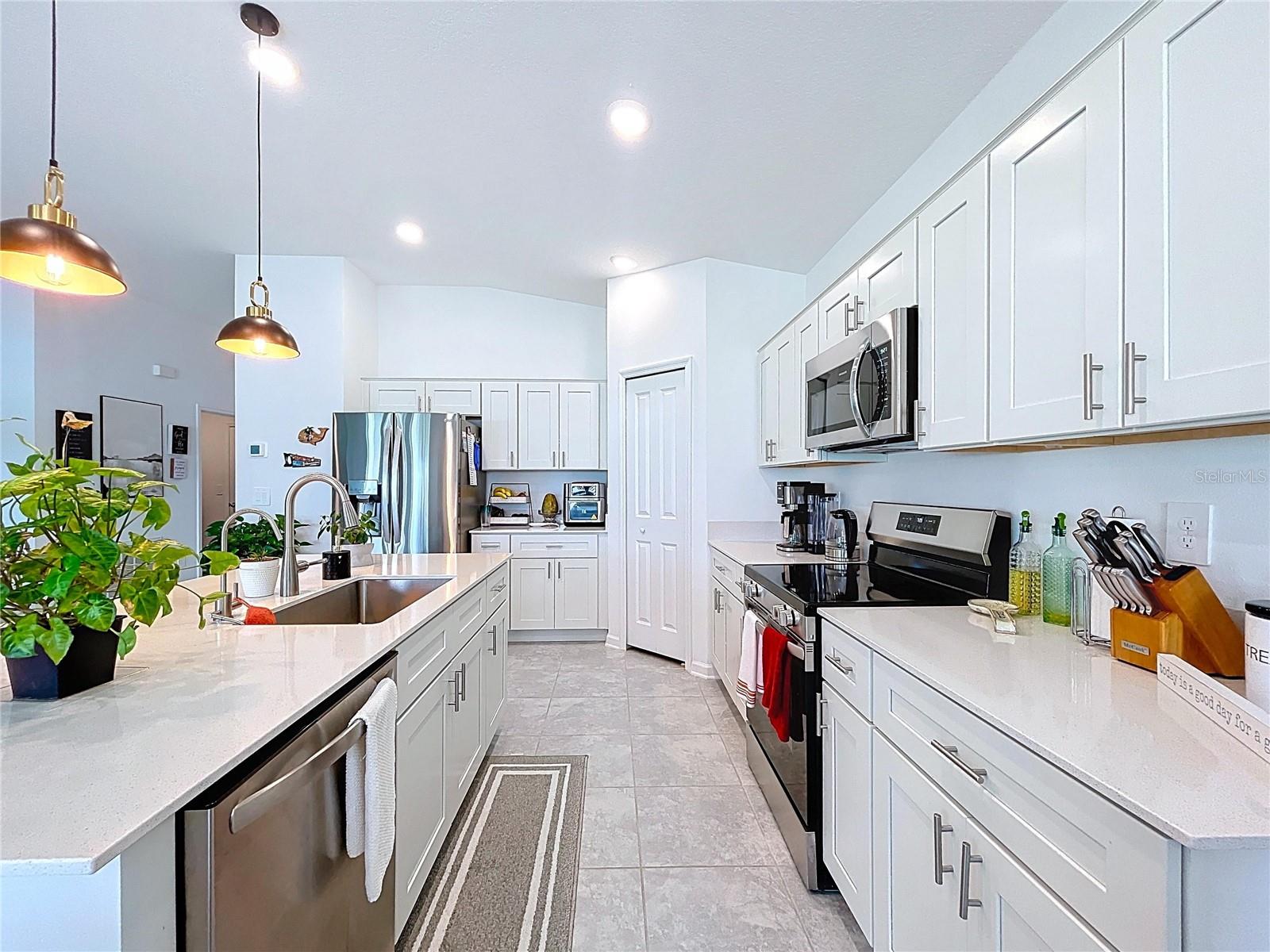 1285 DEEPWATER CIR