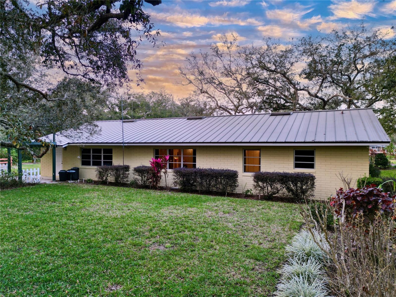 41 SPRING LN