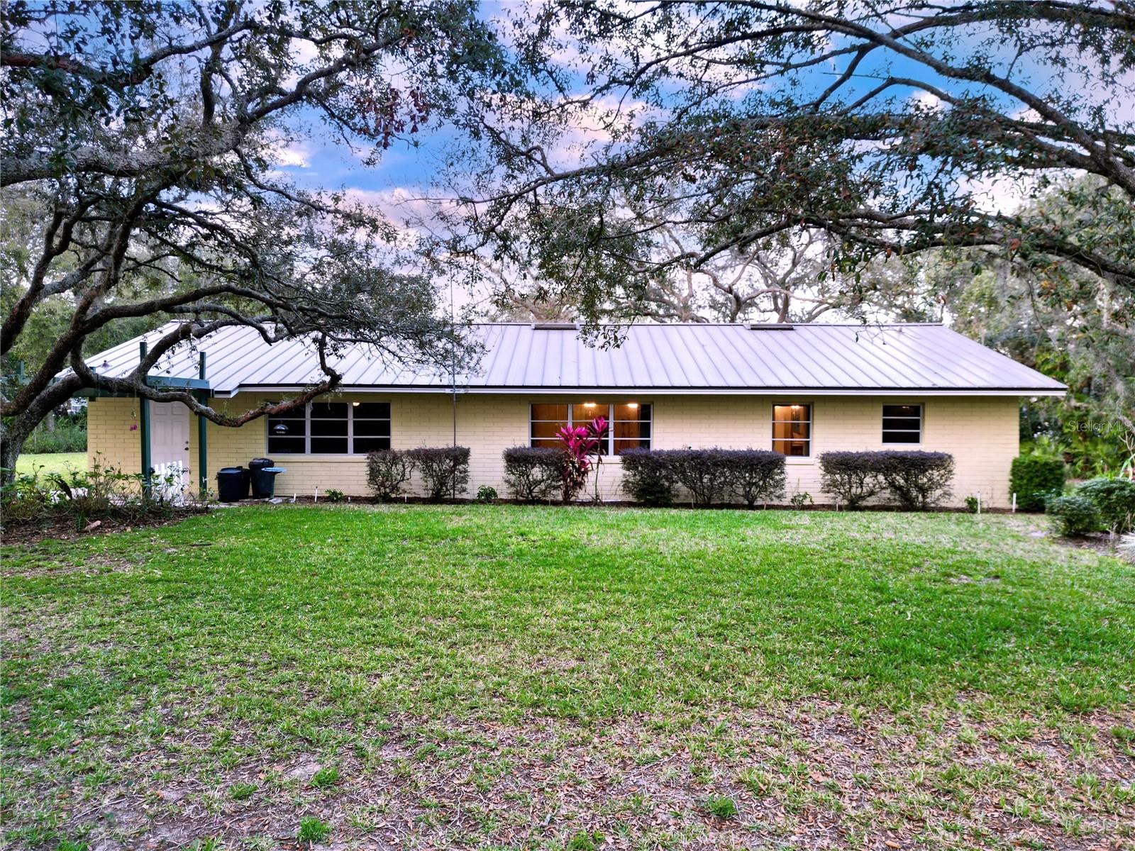 41 SPRING LN