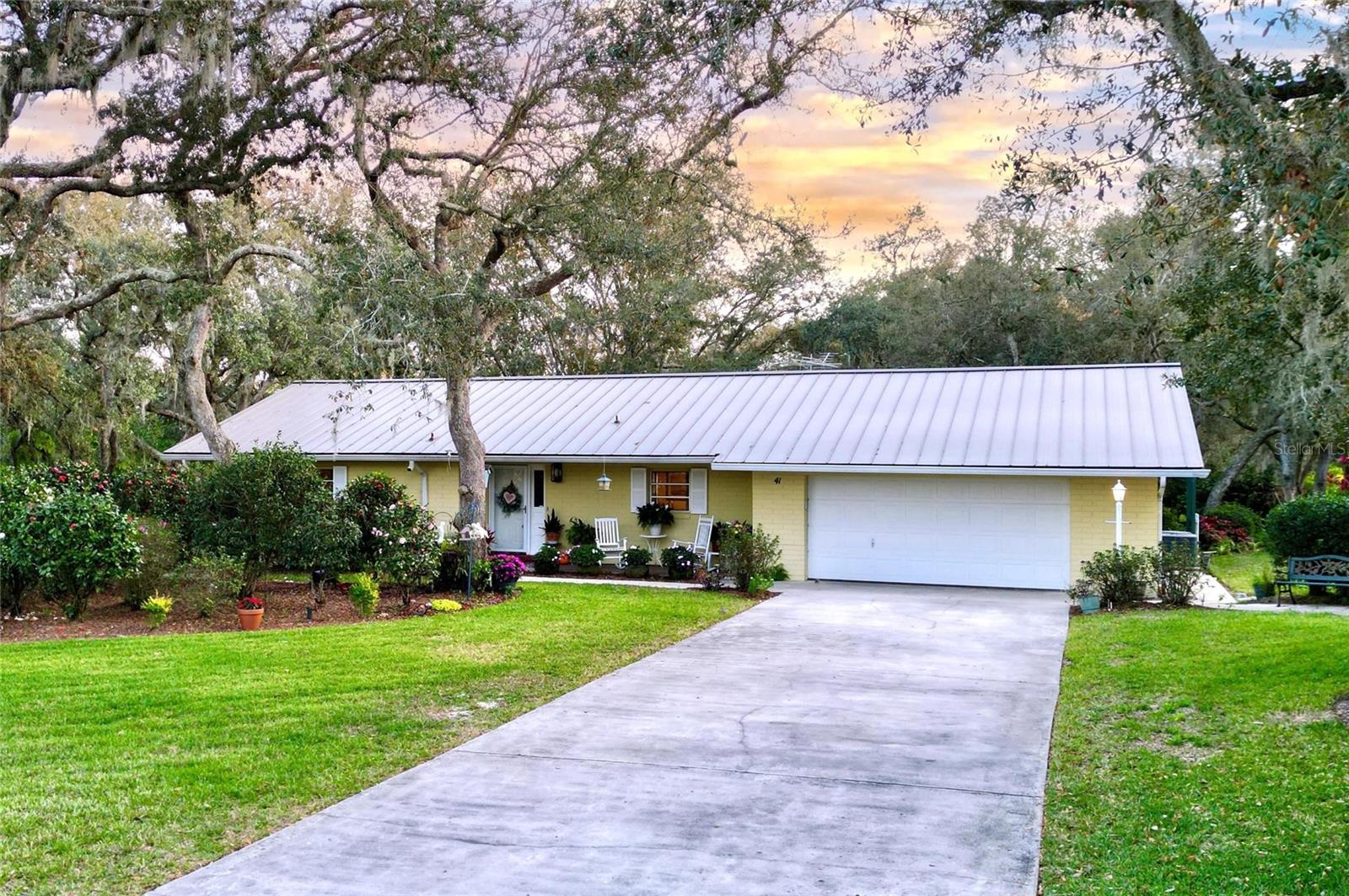 41 SPRING LN