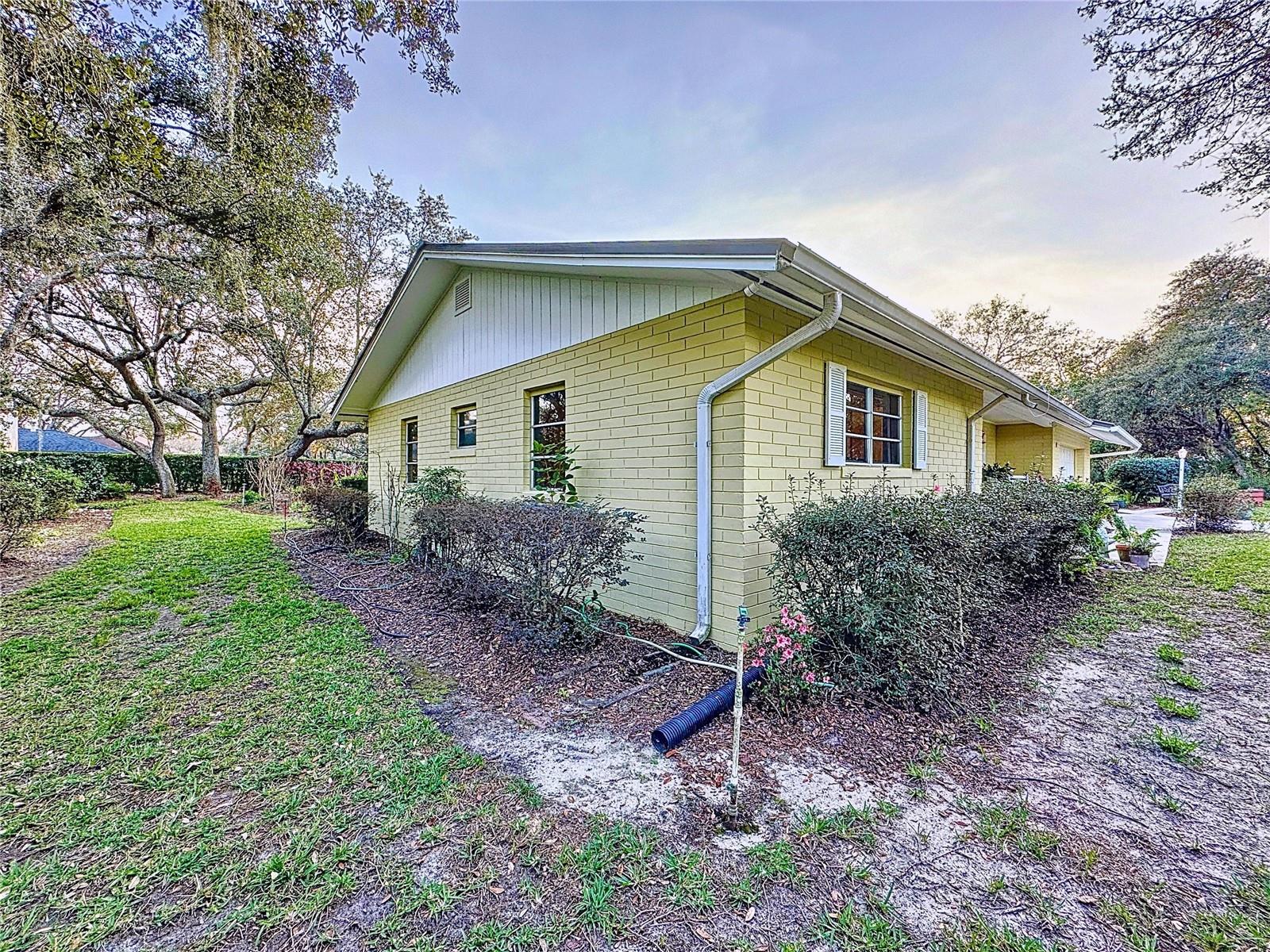 41 SPRING LN