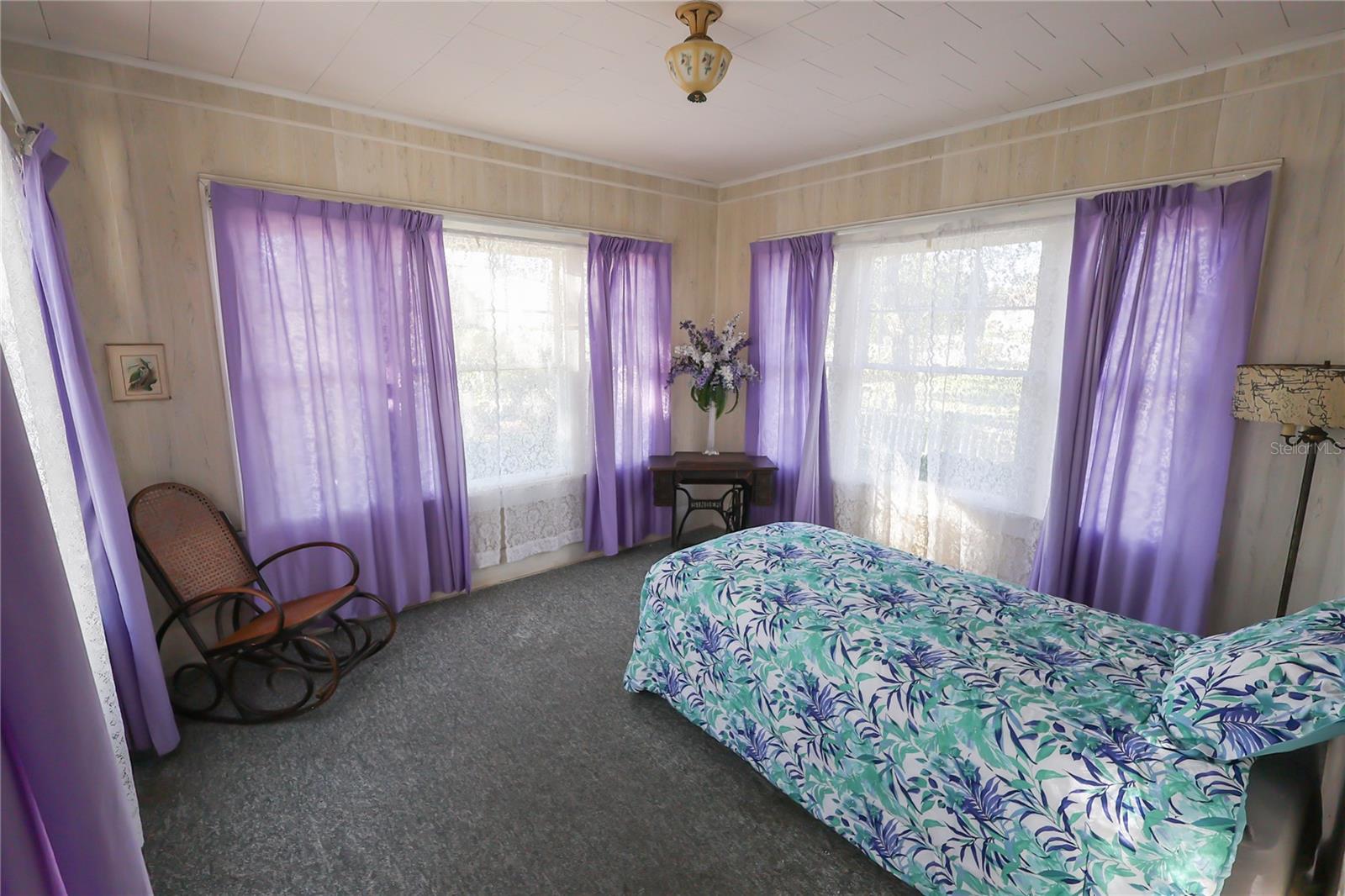601 ALTA VISTA DR