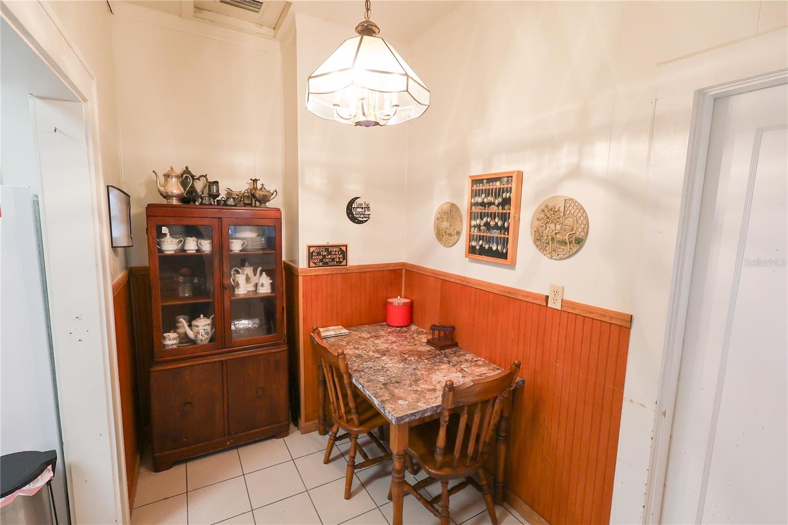 601 ALTA VISTA DR