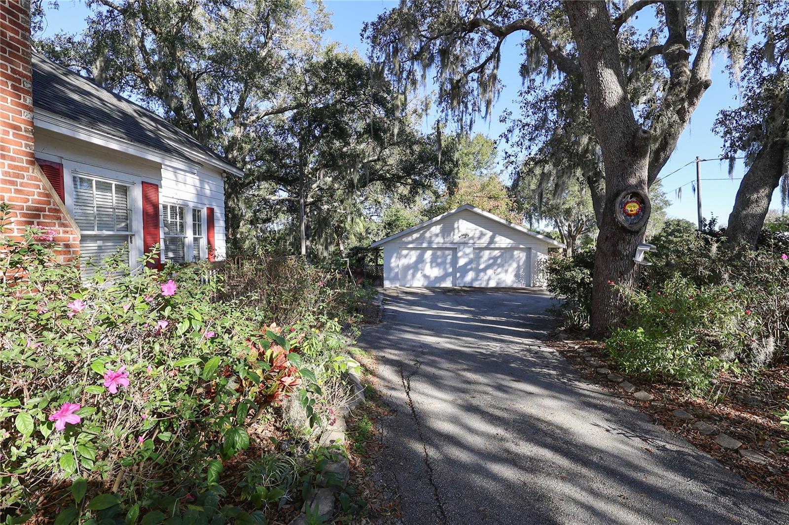601 ALTA VISTA DR
