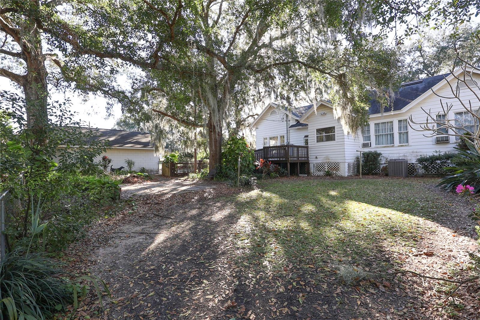 601 ALTA VISTA DR