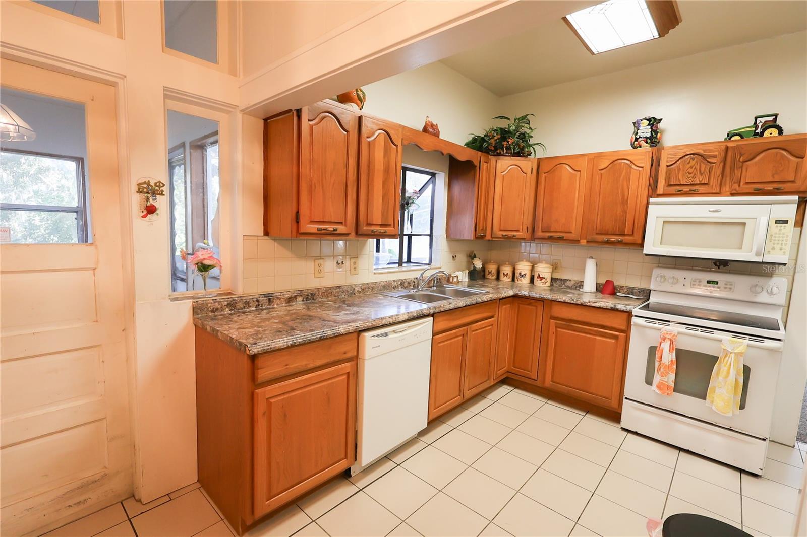 601 ALTA VISTA DR