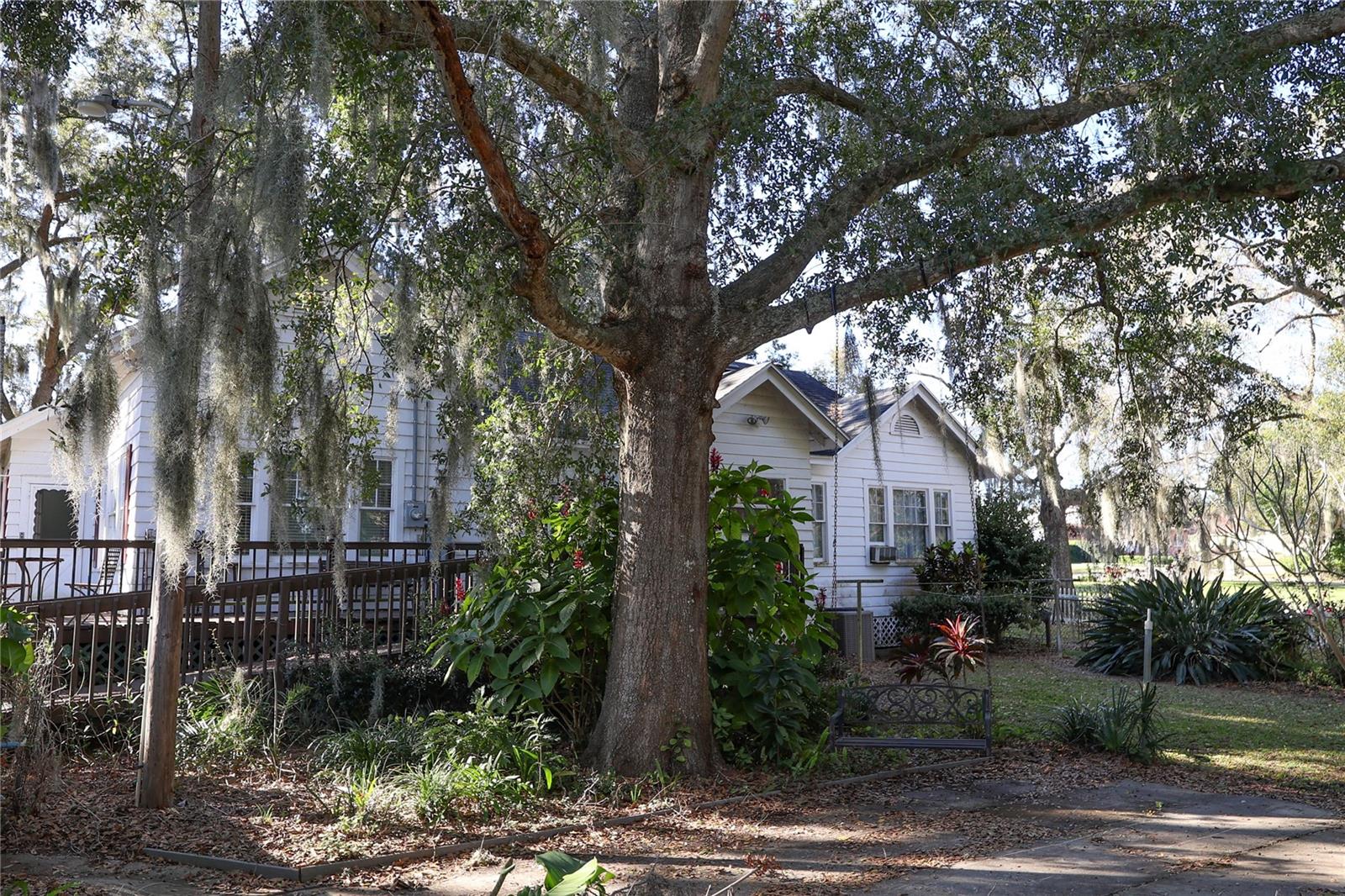 601 ALTA VISTA DR