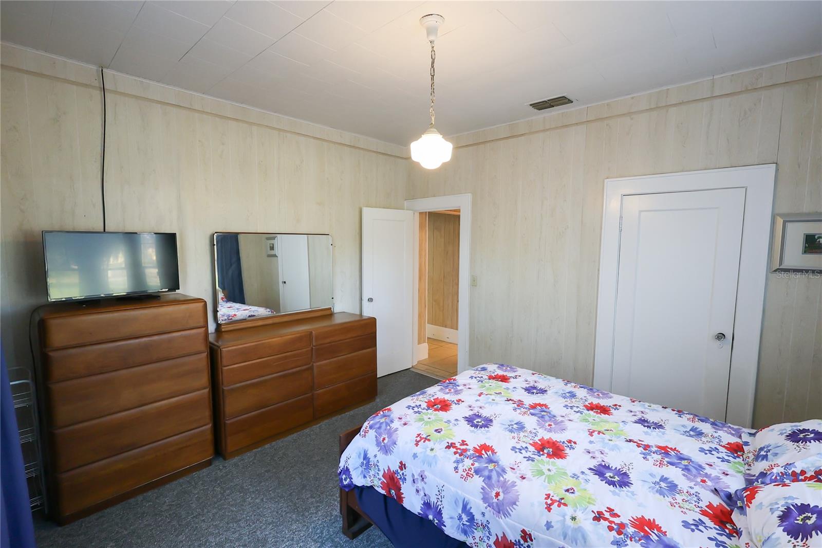 601 ALTA VISTA DR
