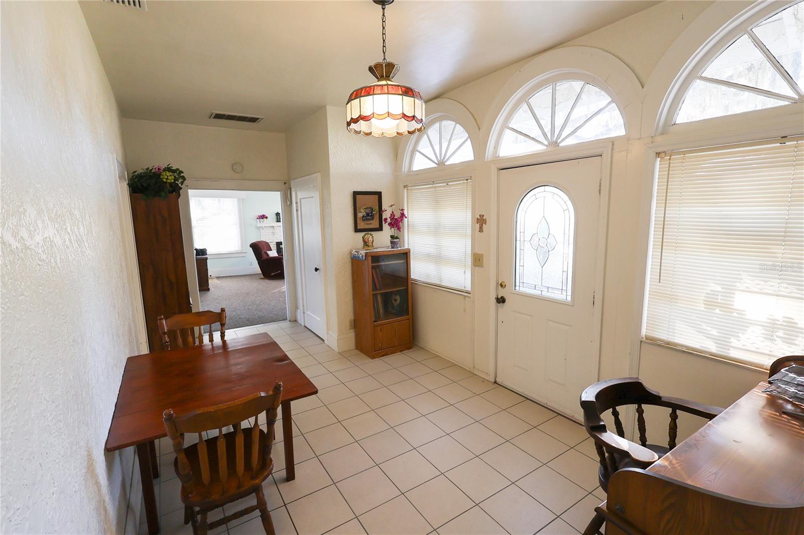 601 ALTA VISTA DR
