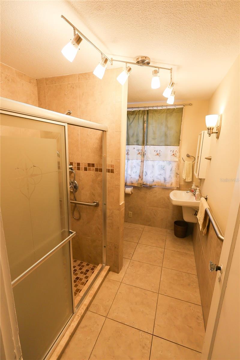 601 ALTA VISTA DR