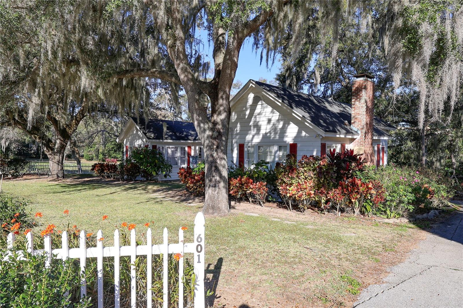 601 ALTA VISTA DR