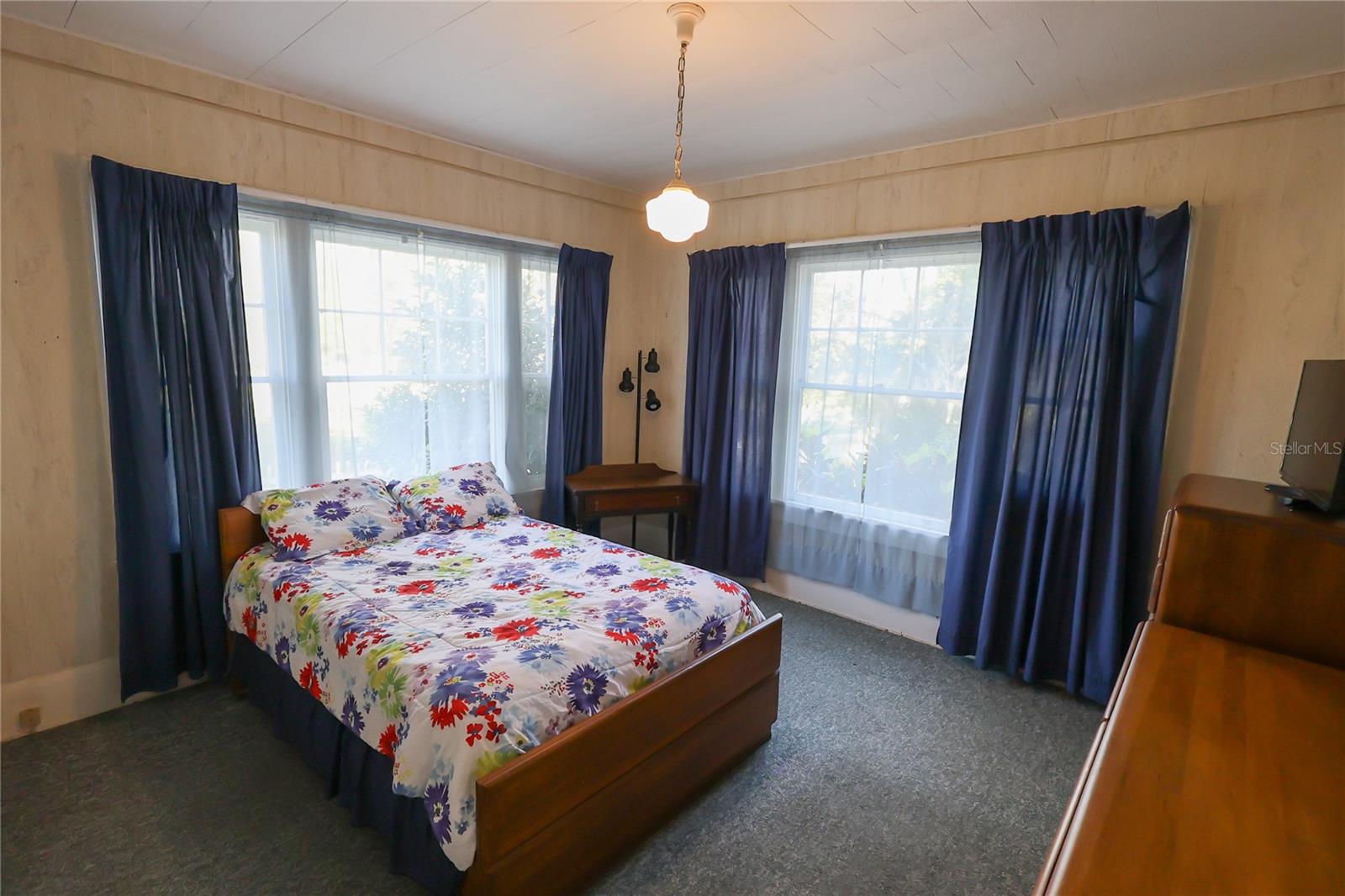 601 ALTA VISTA DR